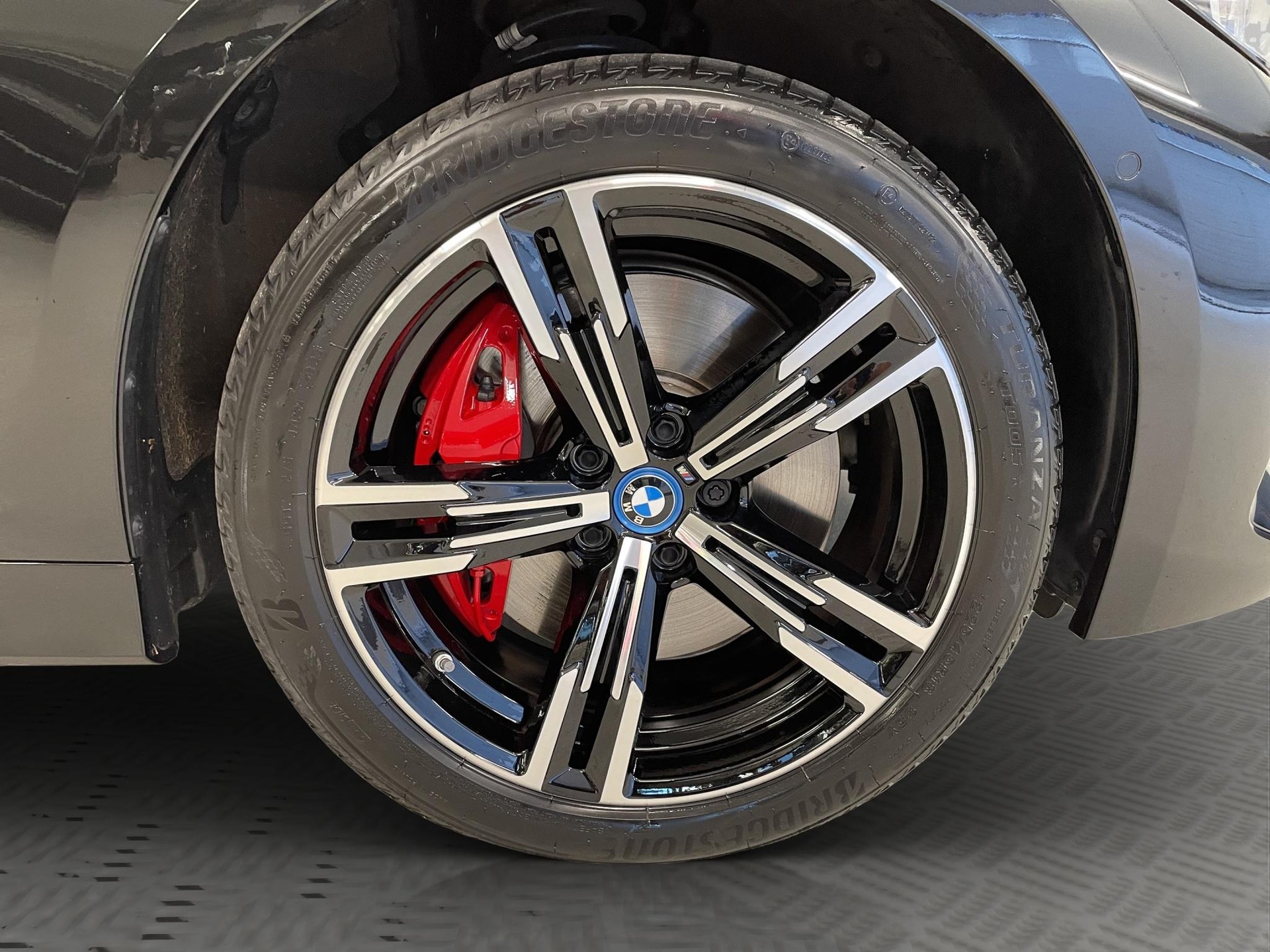 BMW 320e xDrive Touring-image-10