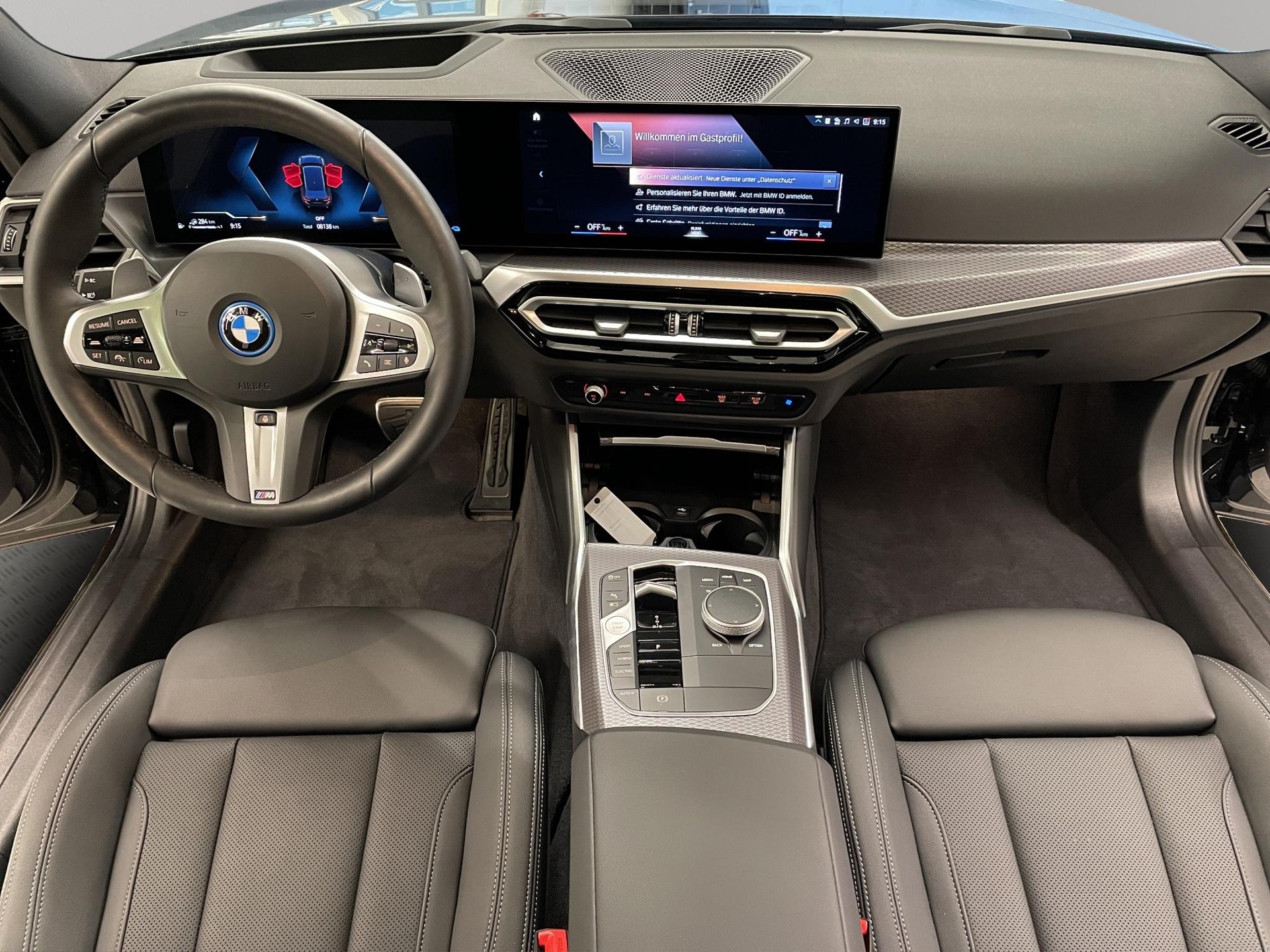 BMW 320e xDrive Touring-image-12