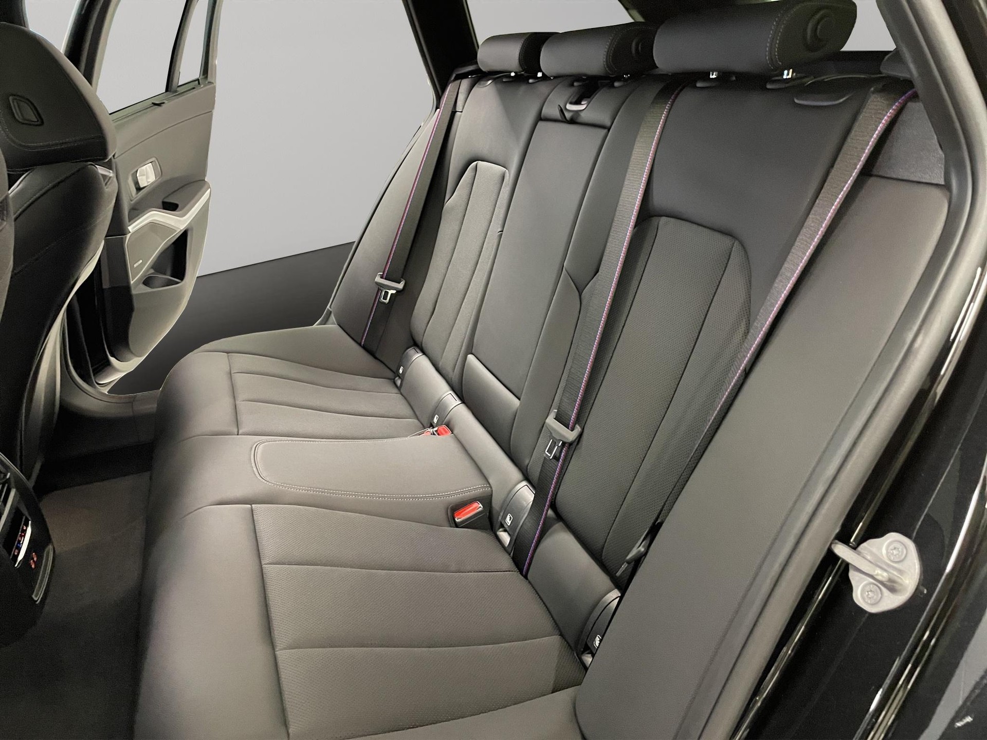 BMW 320e xDrive Touring-image-18
