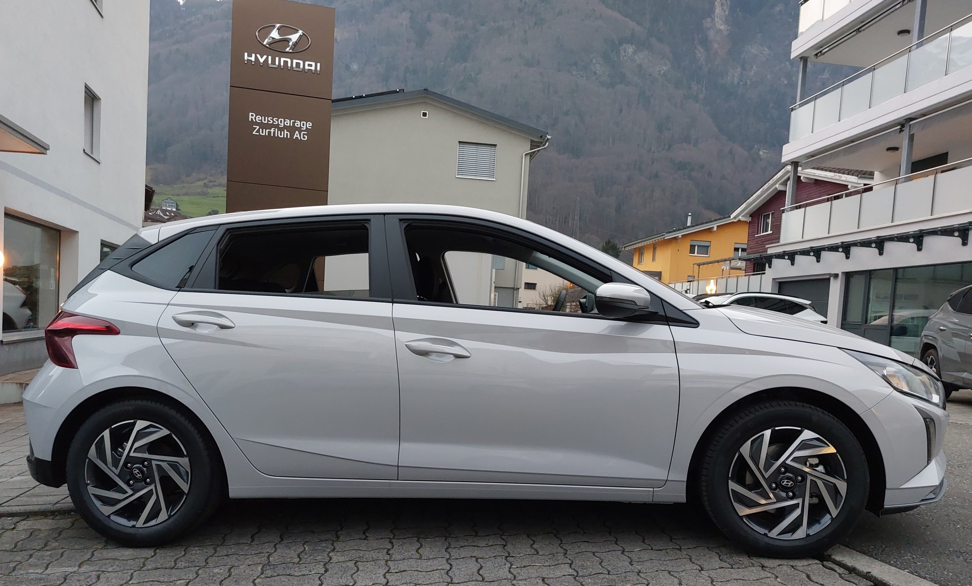 HYUNDAI i20 1.0 T-GDi Amplia DCT-showroom-element-2