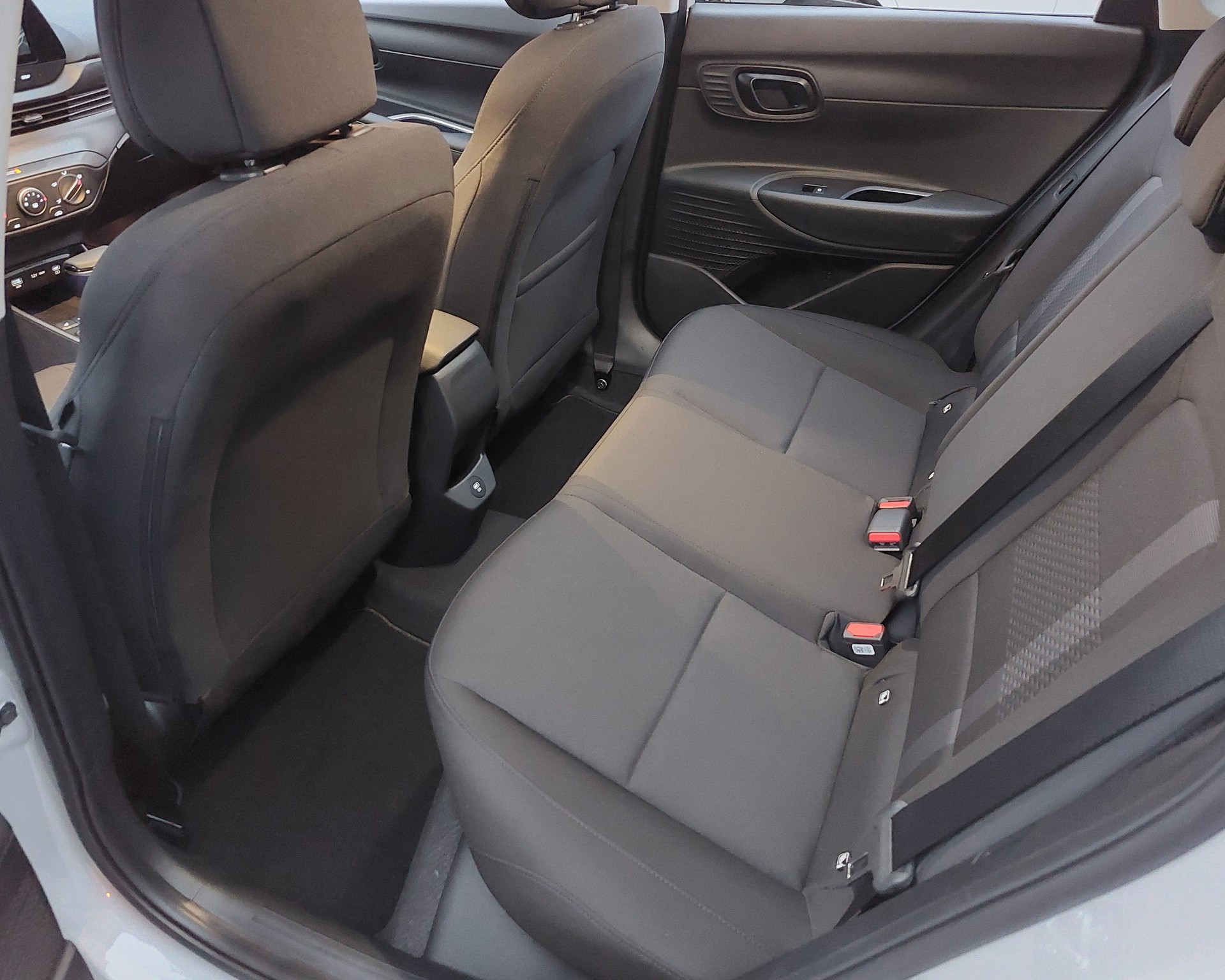 HYUNDAI i20 1.0 T-GDi Amplia DCT-image-8