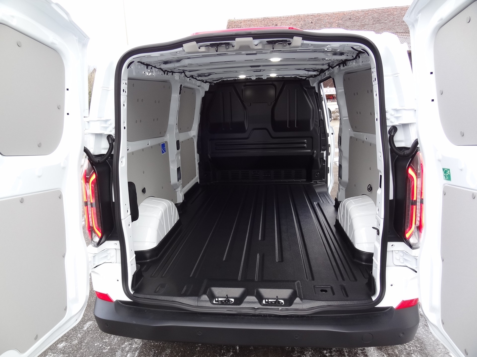 FORD Transit Custom Van 340 L2H1 65kWh Trend-image-14