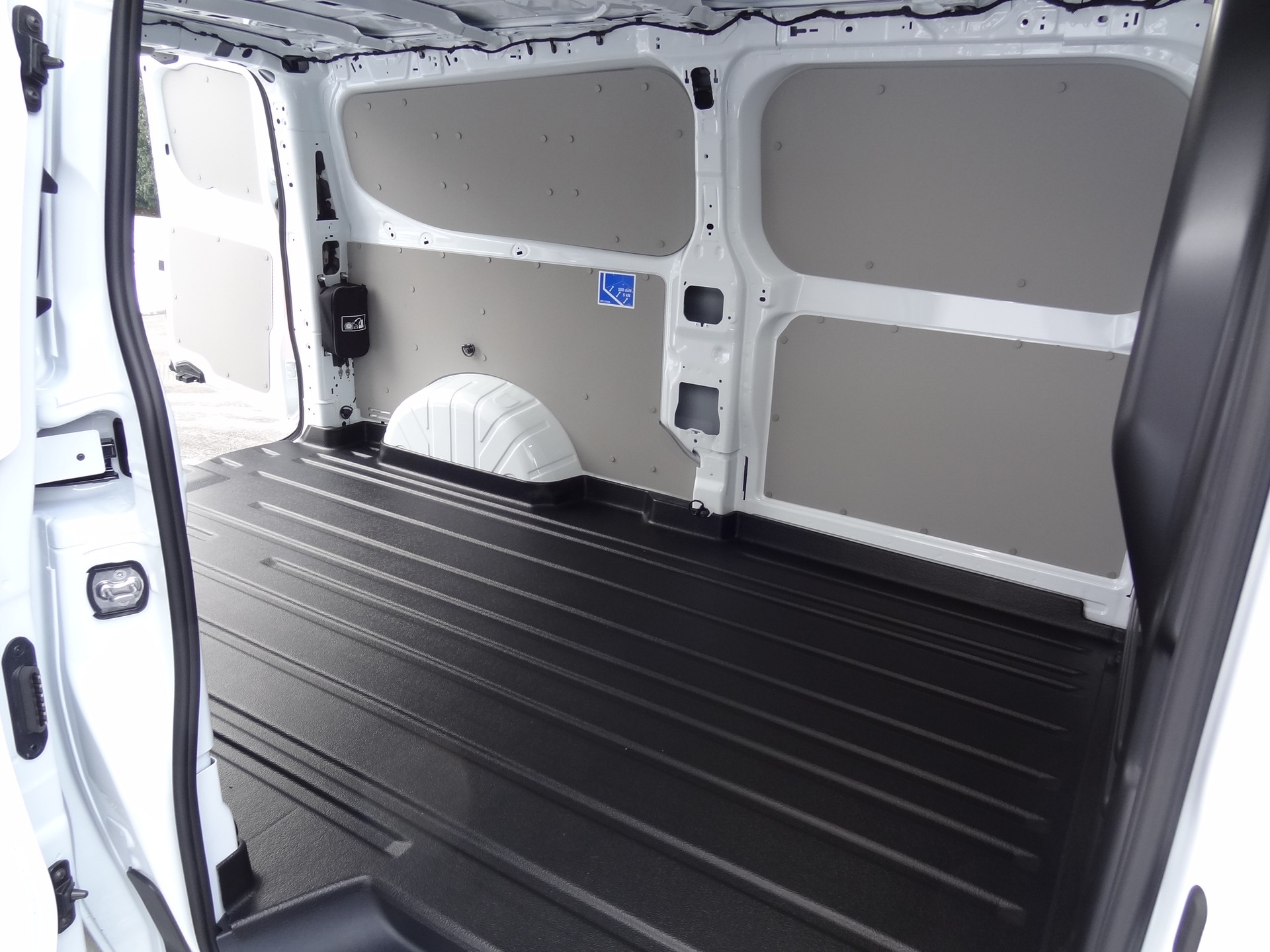 FORD Transit Custom Van 340 L2H1 65kWh Trend-image-12