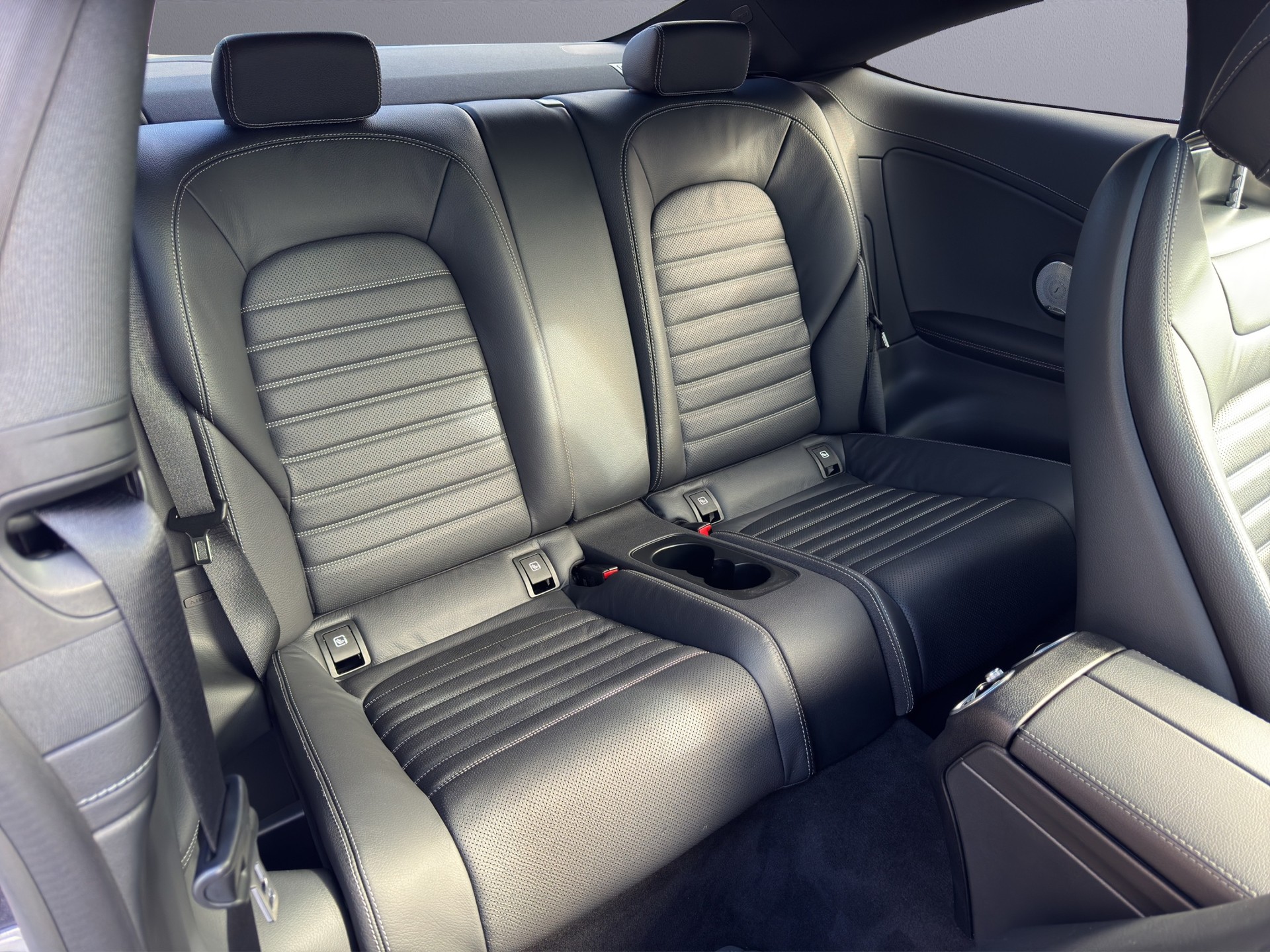 MERCEDES-BENZ C 300 Coupé 4Matic AMG Line 9G-tronic-image-16