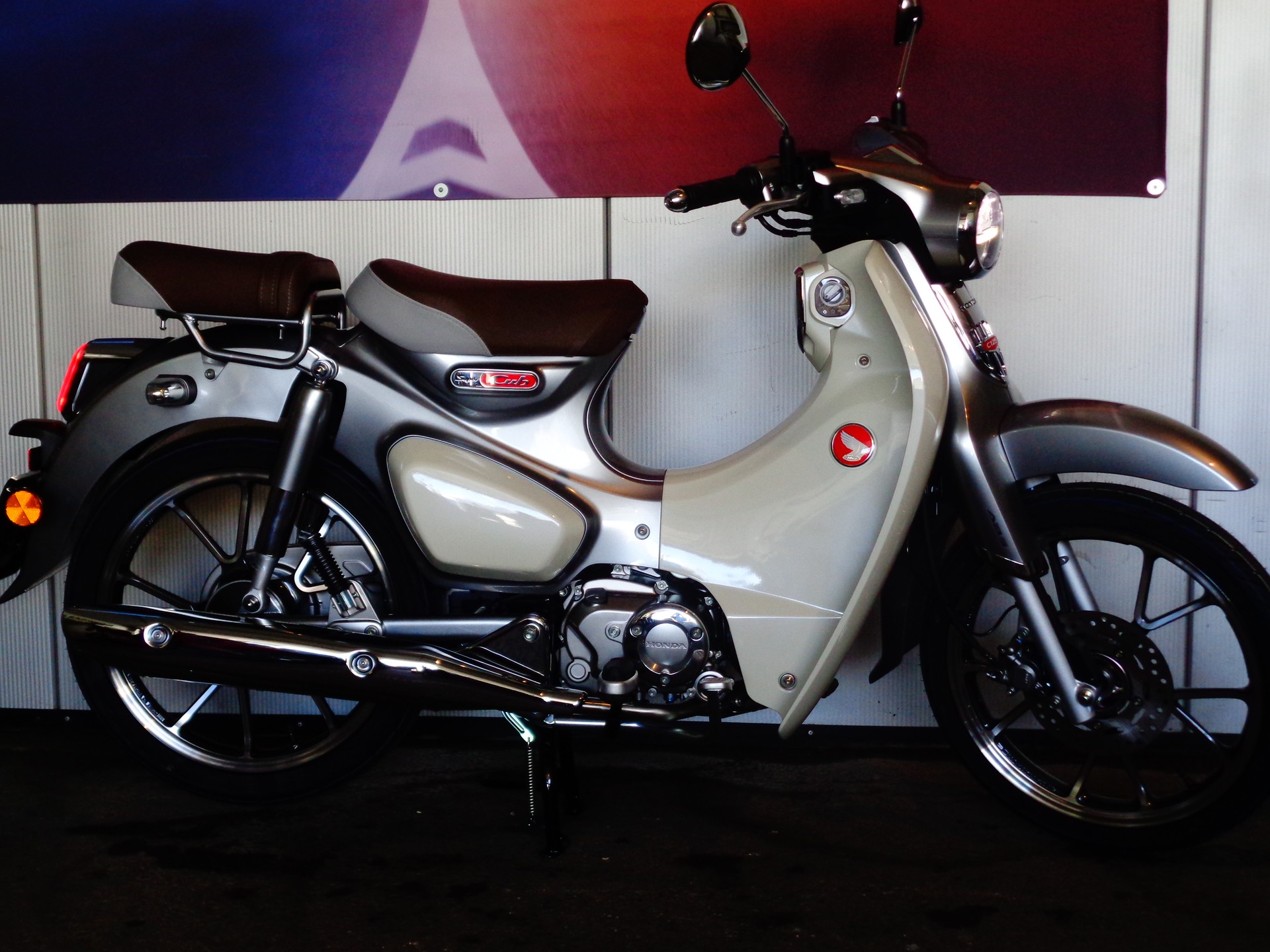 HONDA C 125 Super Cub-image-1