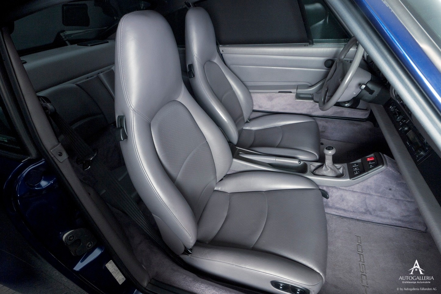 PORSCHE 911 Carrera-image-11
