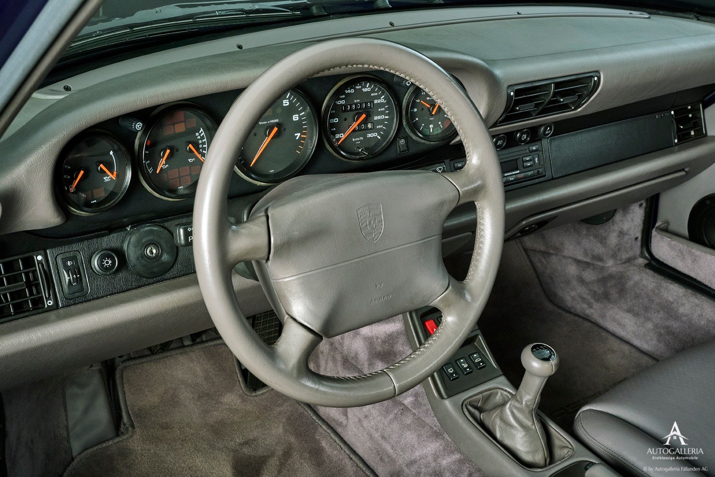 PORSCHE 911 Carrera-image-9