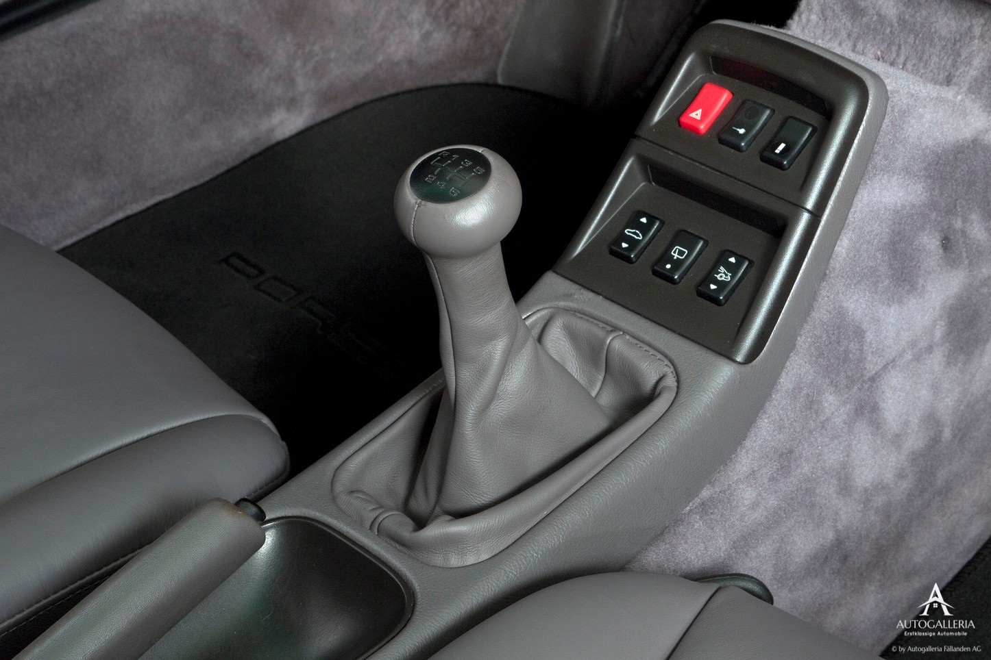PORSCHE 911 Carrera-image-15