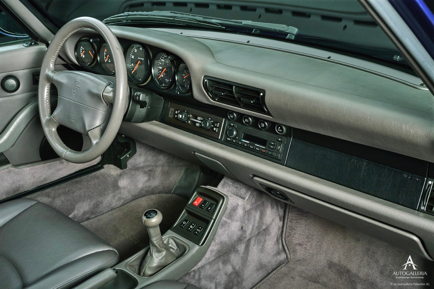 PORSCHE 911 Carrera-image-10