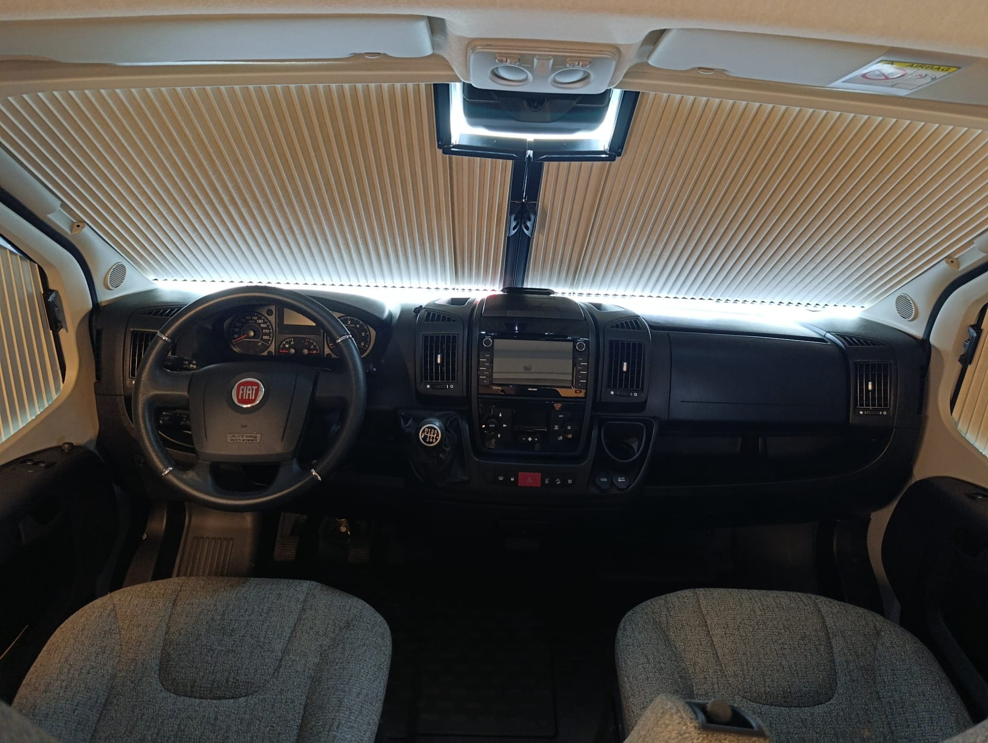 HYMER Grand Canyon Crossover***ABSOLUTE FREIHEIT DURCHS BAND***Aufstelldach*2x Doppelbett*Sensoren hinten*Multimedia*Rückfahrkamera*-image-16
