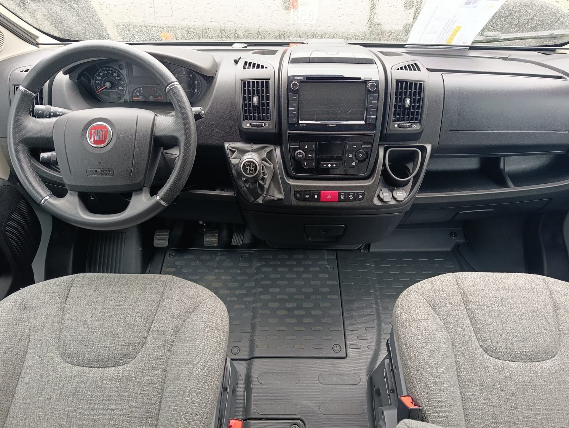 HYMER Grand Canyon Crossover***ABSOLUTE FREIHEIT DURCHS BAND***Aufstelldach*2x Doppelbett*Sensoren hinten*Multimedia*Rückfahrkamera*-image-17
