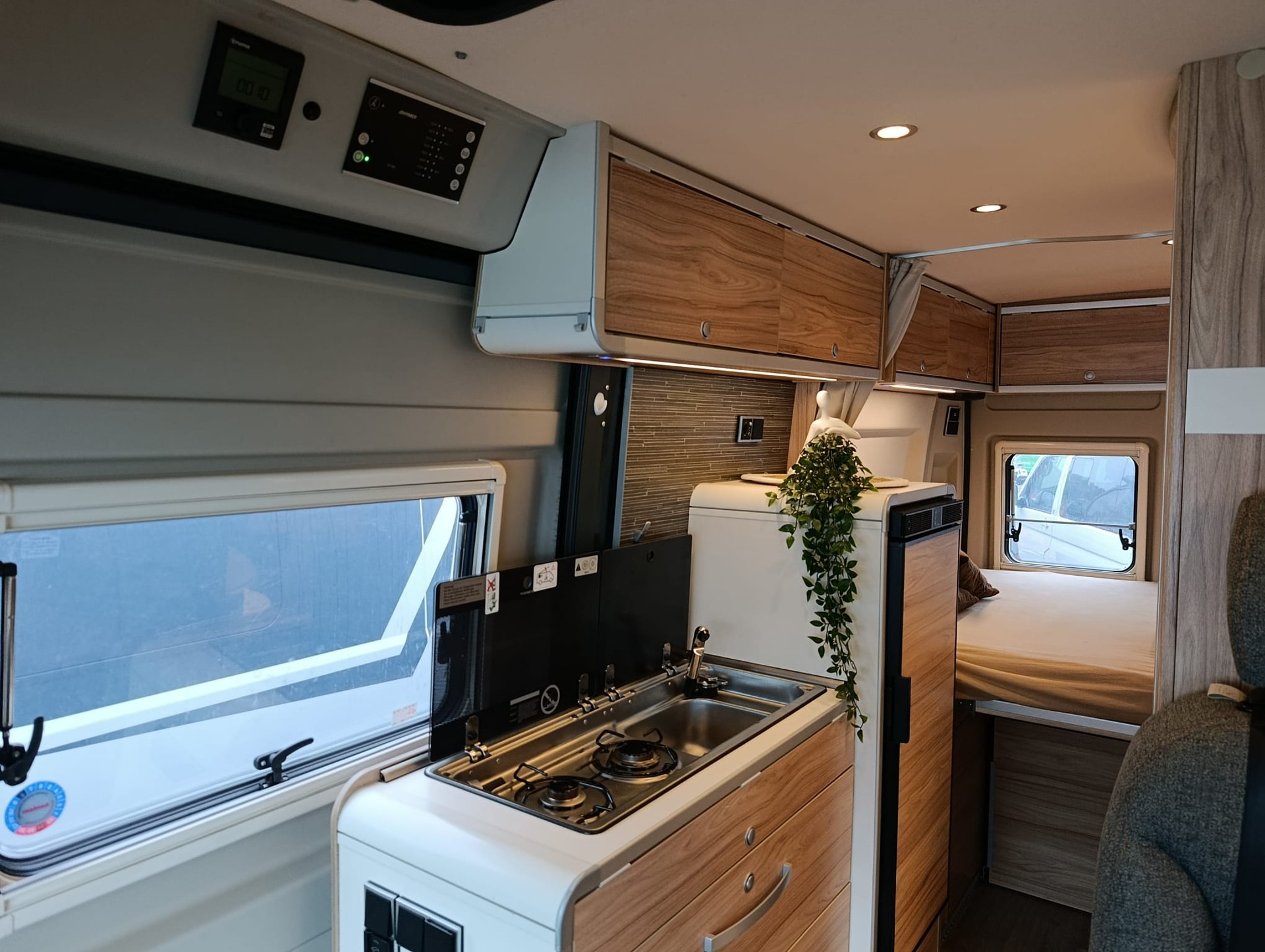 HYMER Grand Canyon Crossover***ABSOLUTE FREIHEIT DURCHS BAND***Aufstelldach*2x Doppelbett*Sensoren hinten*Multimedia*Rückfahrkamera*-image-18
