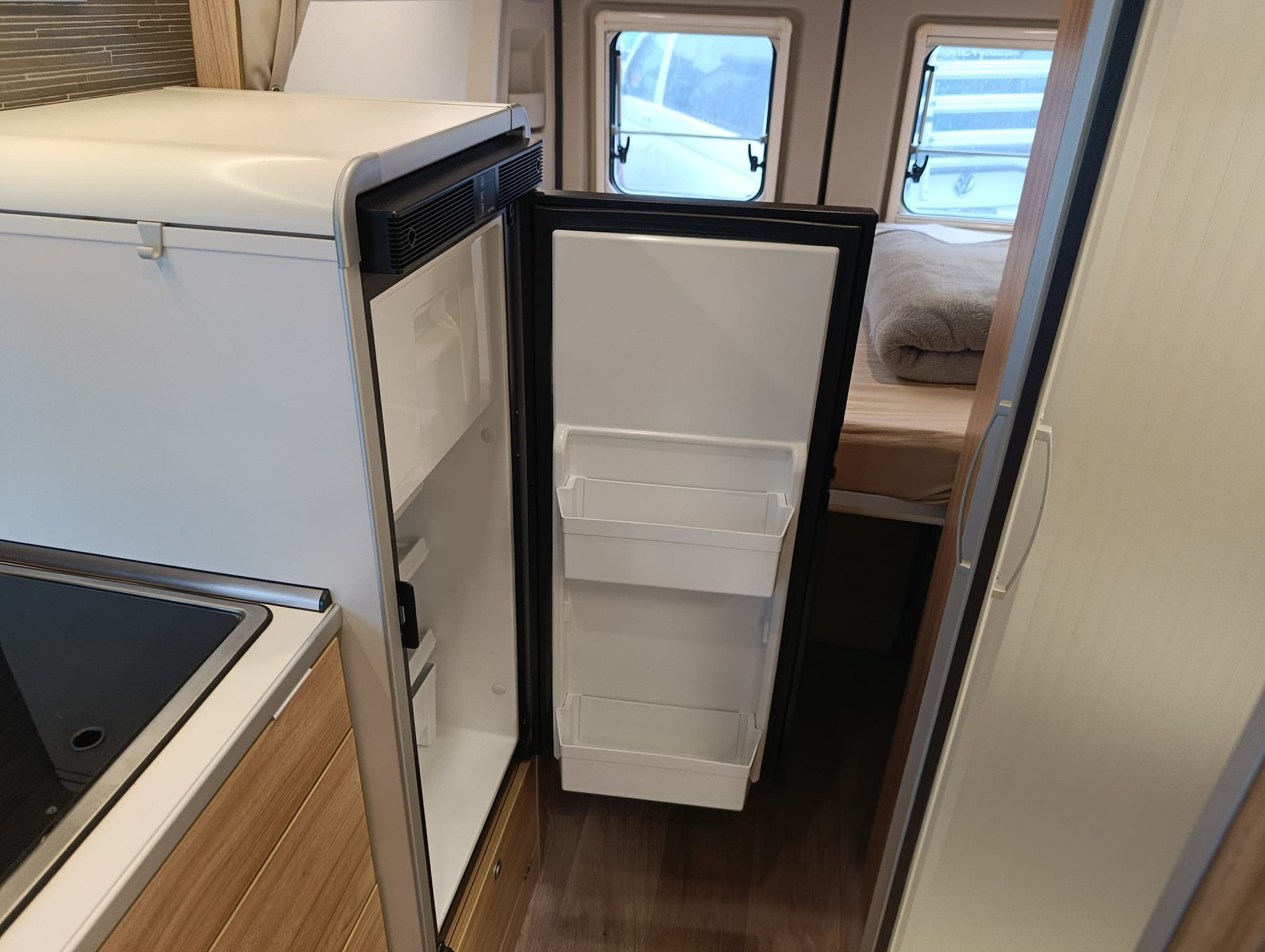 HYMER Grand Canyon Crossover***ABSOLUTE FREIHEIT DURCHS BAND***Aufstelldach*2x Doppelbett*Sensoren hinten*Multimedia*Rückfahrkamera*-image-14