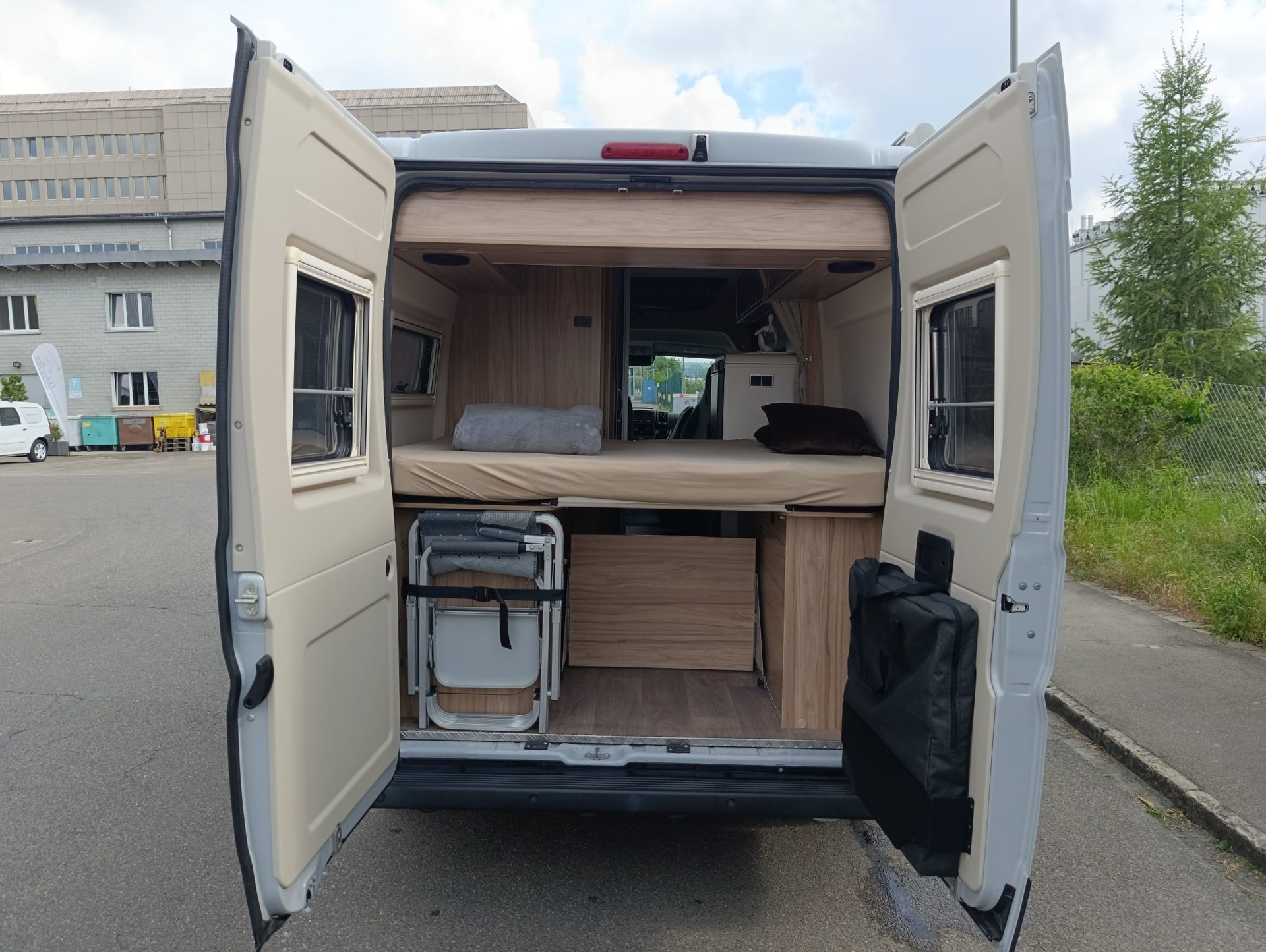 HYMER Grand Canyon Crossover***ABSOLUTE FREIHEIT DURCHS BAND***Aufstelldach*2x Doppelbett*Sensoren hinten*Multimedia*Rückfahrkamera*-image-5