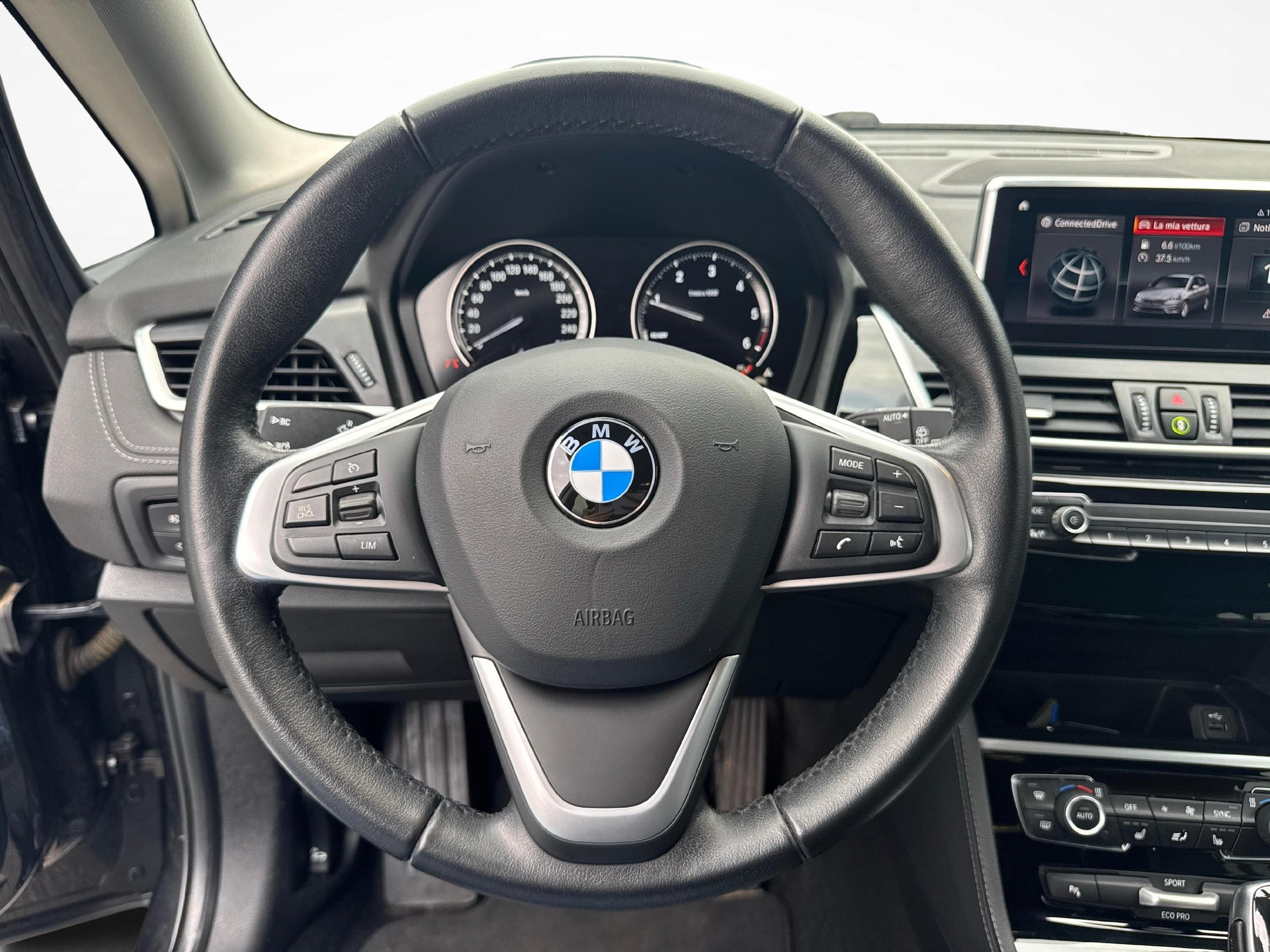 BMW 218d xDrive Gran Tourer-image-14