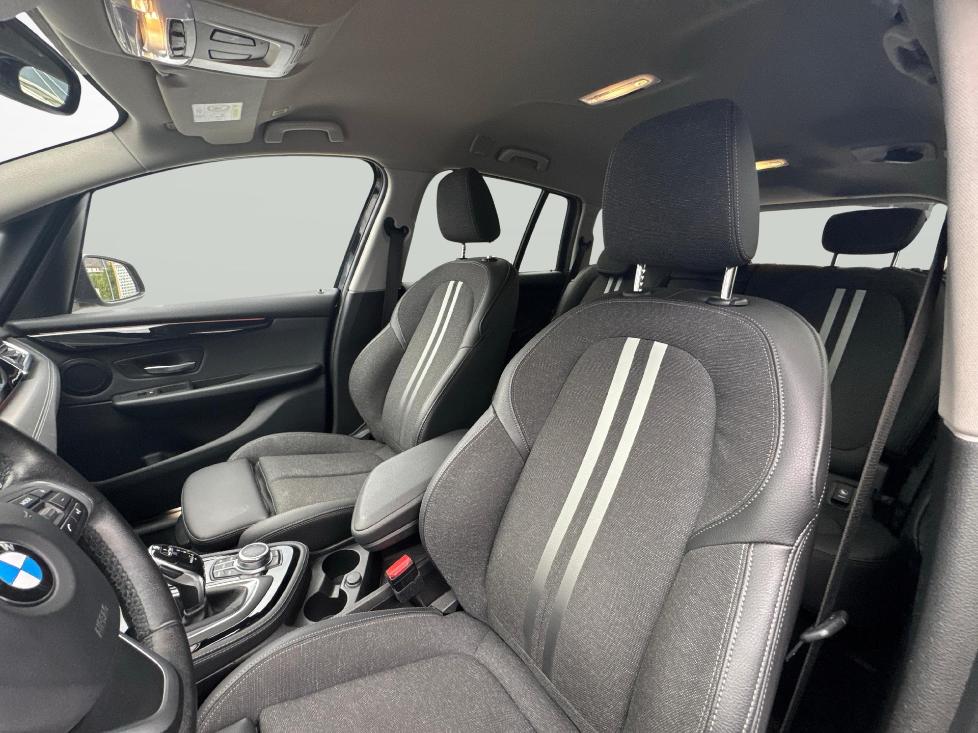 BMW 218d xDrive Gran Tourer-image-12