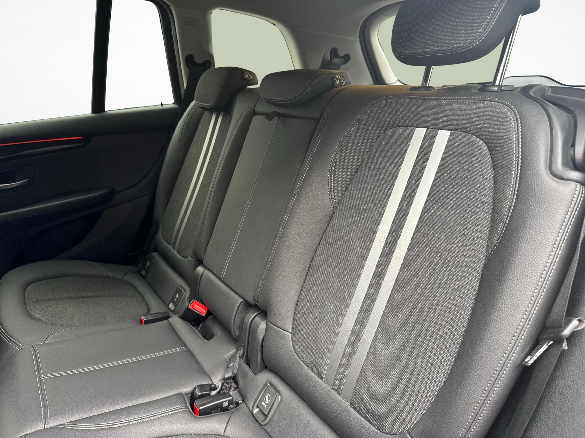 BMW 218d xDrive Gran Tourer-image-19