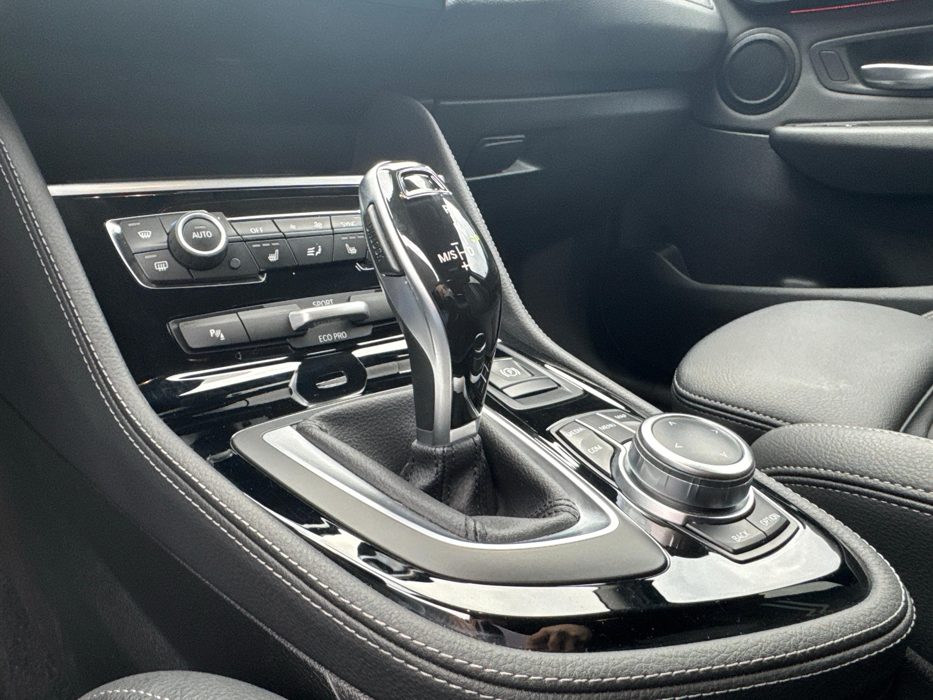 BMW 218d xDrive Gran Tourer-image-17