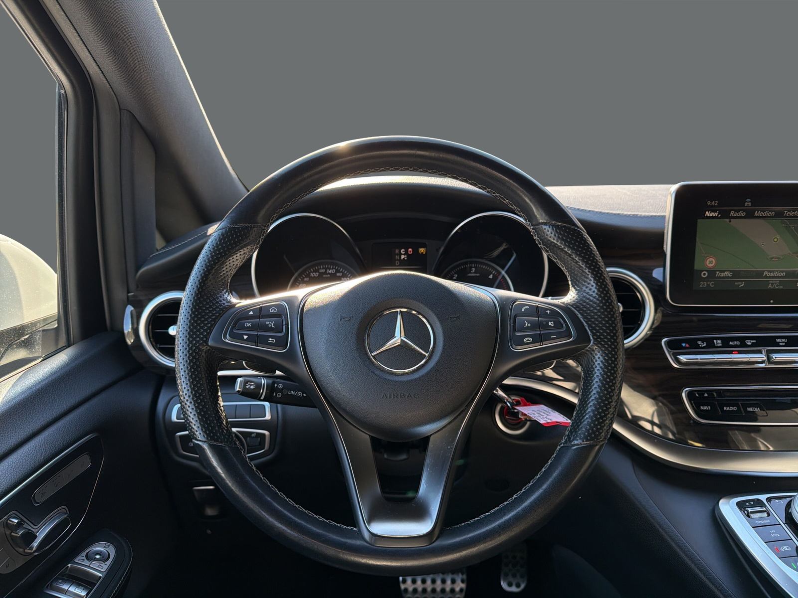 MERCEDES-BENZ V 250 d Swiss Edition Kompakt 4Matic-image-9