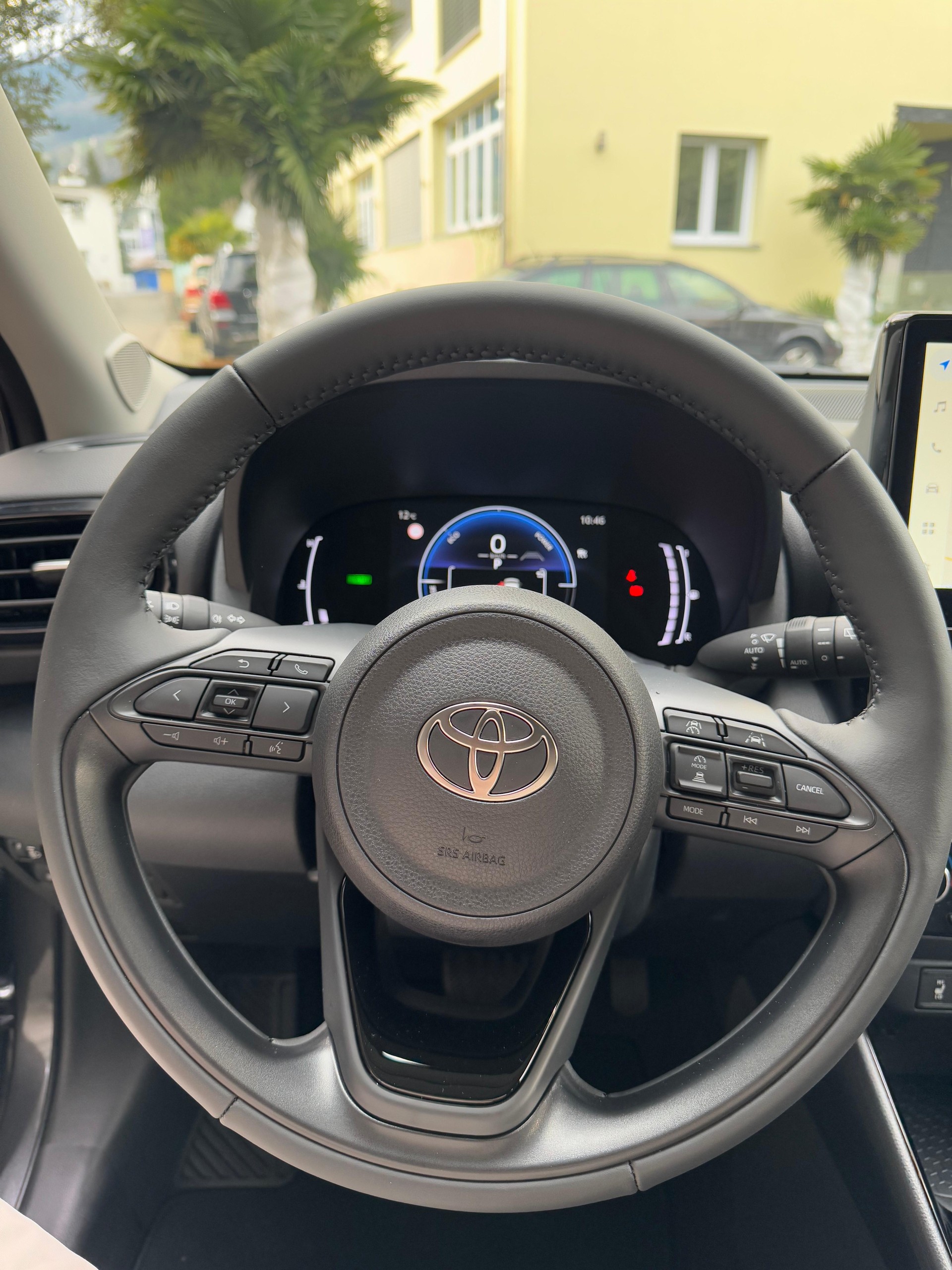 TOYOTA Yaris 1.5 VVT-i HSD Trend-image-10