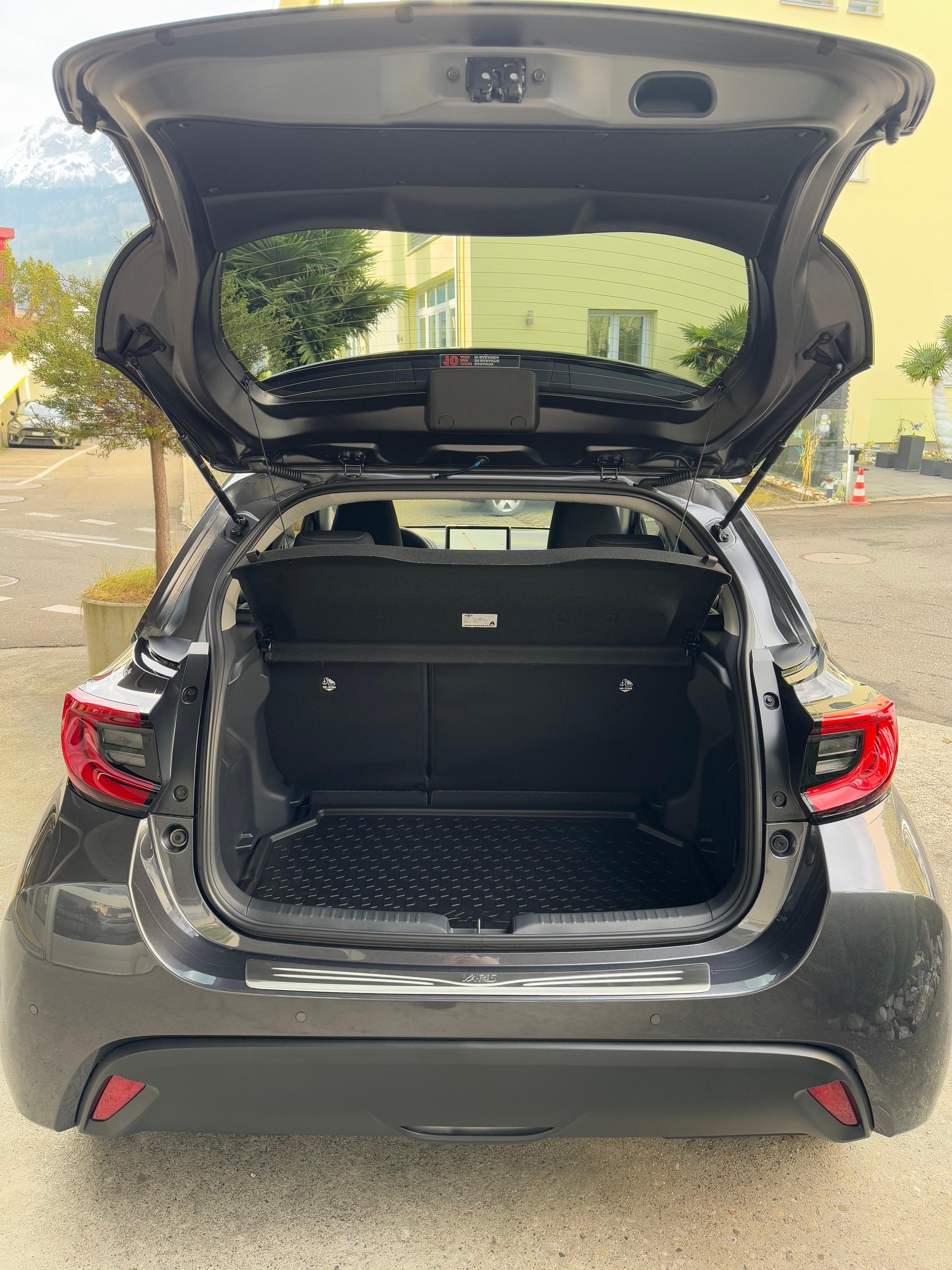 TOYOTA Yaris 1.5 VVT-i HSD Trend-image-4
