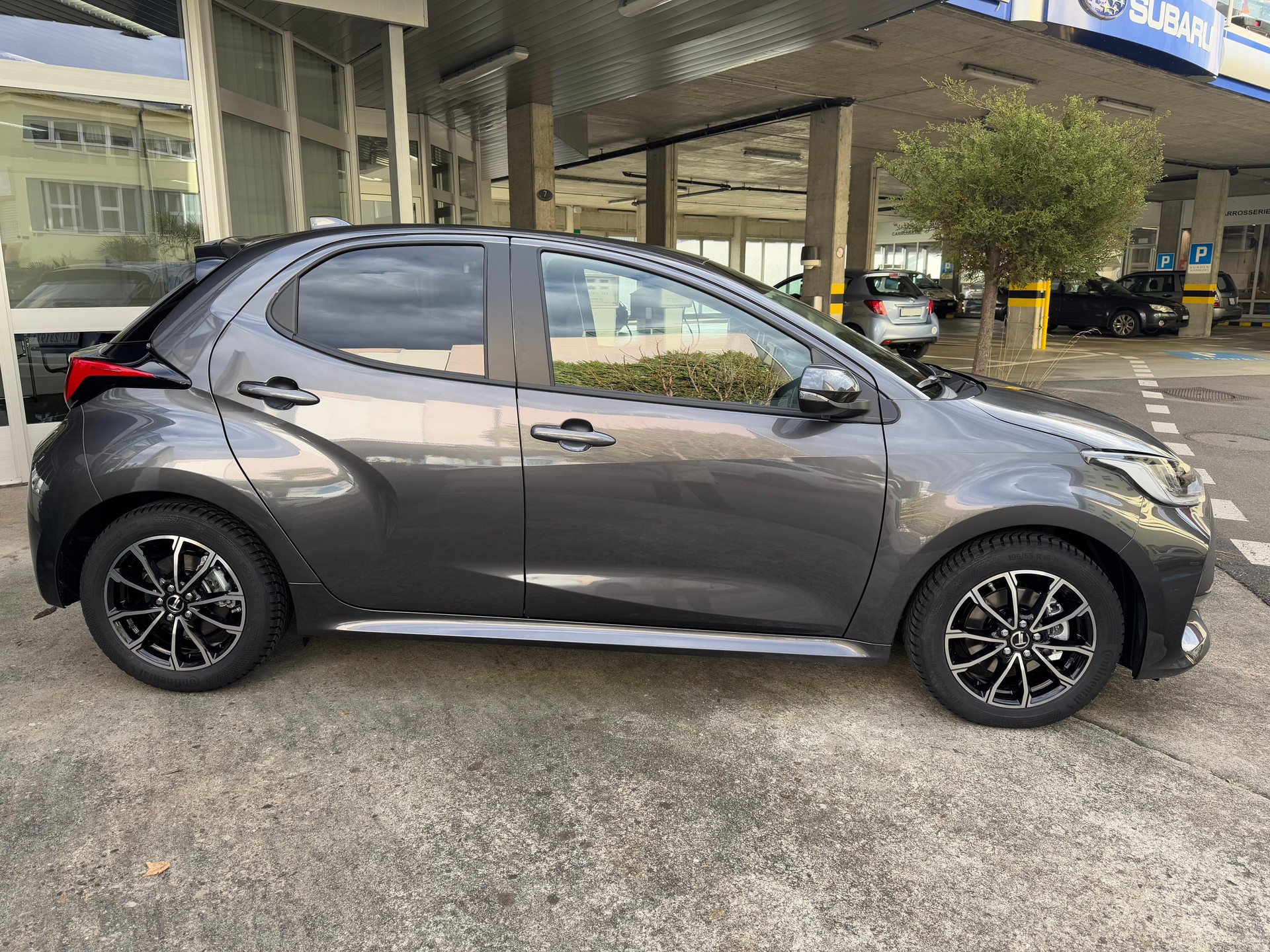 TOYOTA Yaris 1.5 VVT-i HSD Trend-showroom-element-2