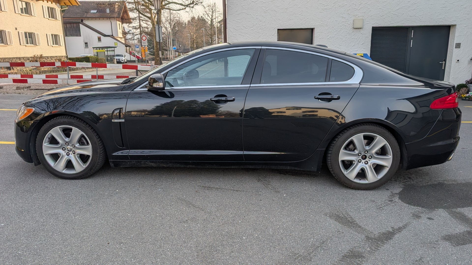 JAGUAR 4.2 V8 Premium Luxury-image-1