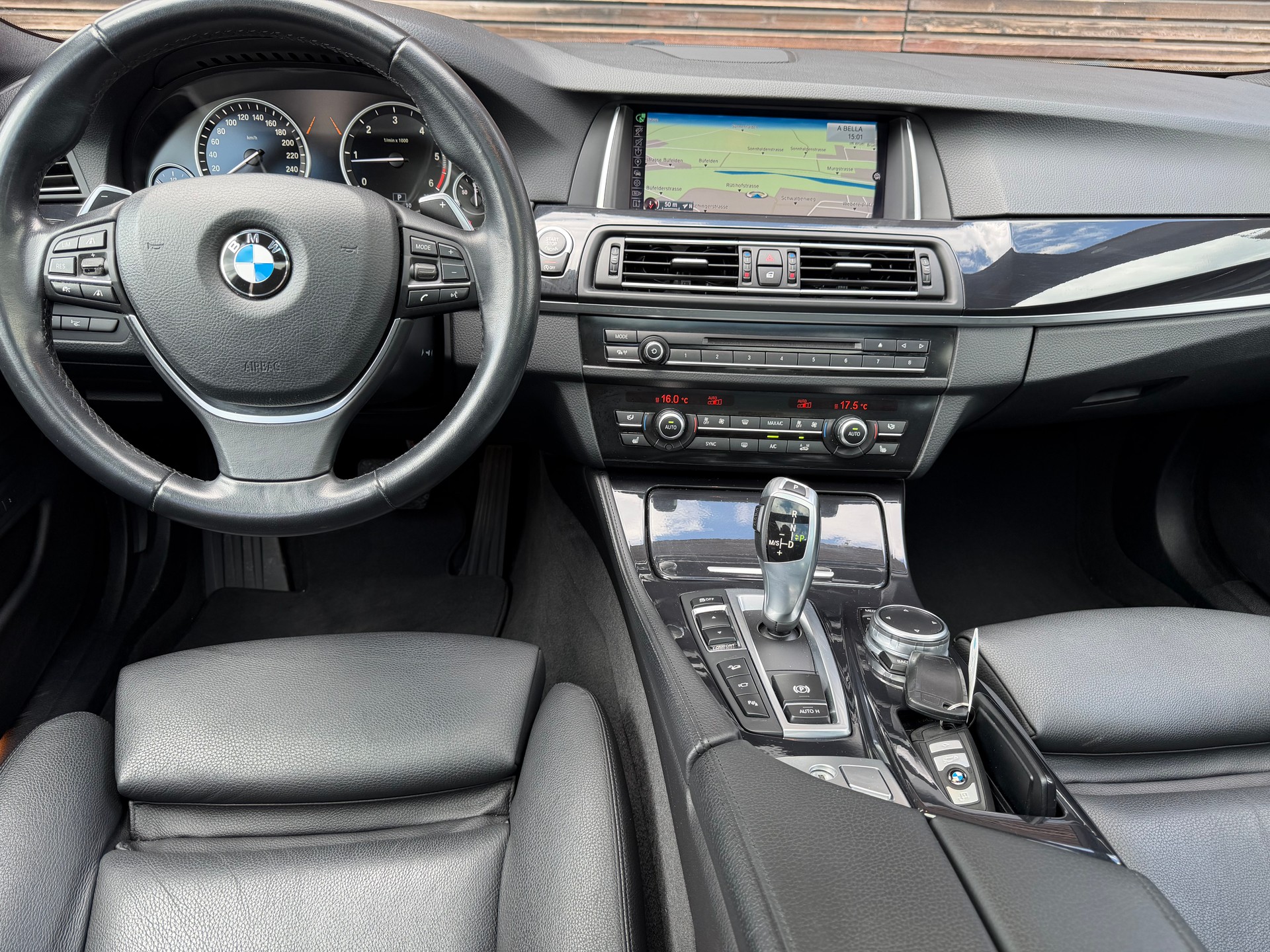 BMW 520d Touring xDrive Steptronic-image-8