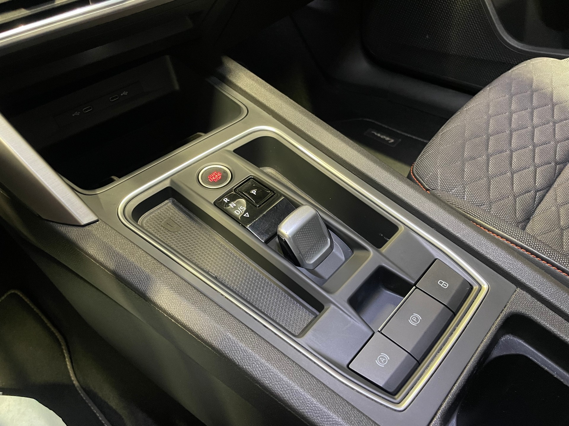 SEAT Leon ST 1.5 eTSI mHEV DSG FR (18)-image-15