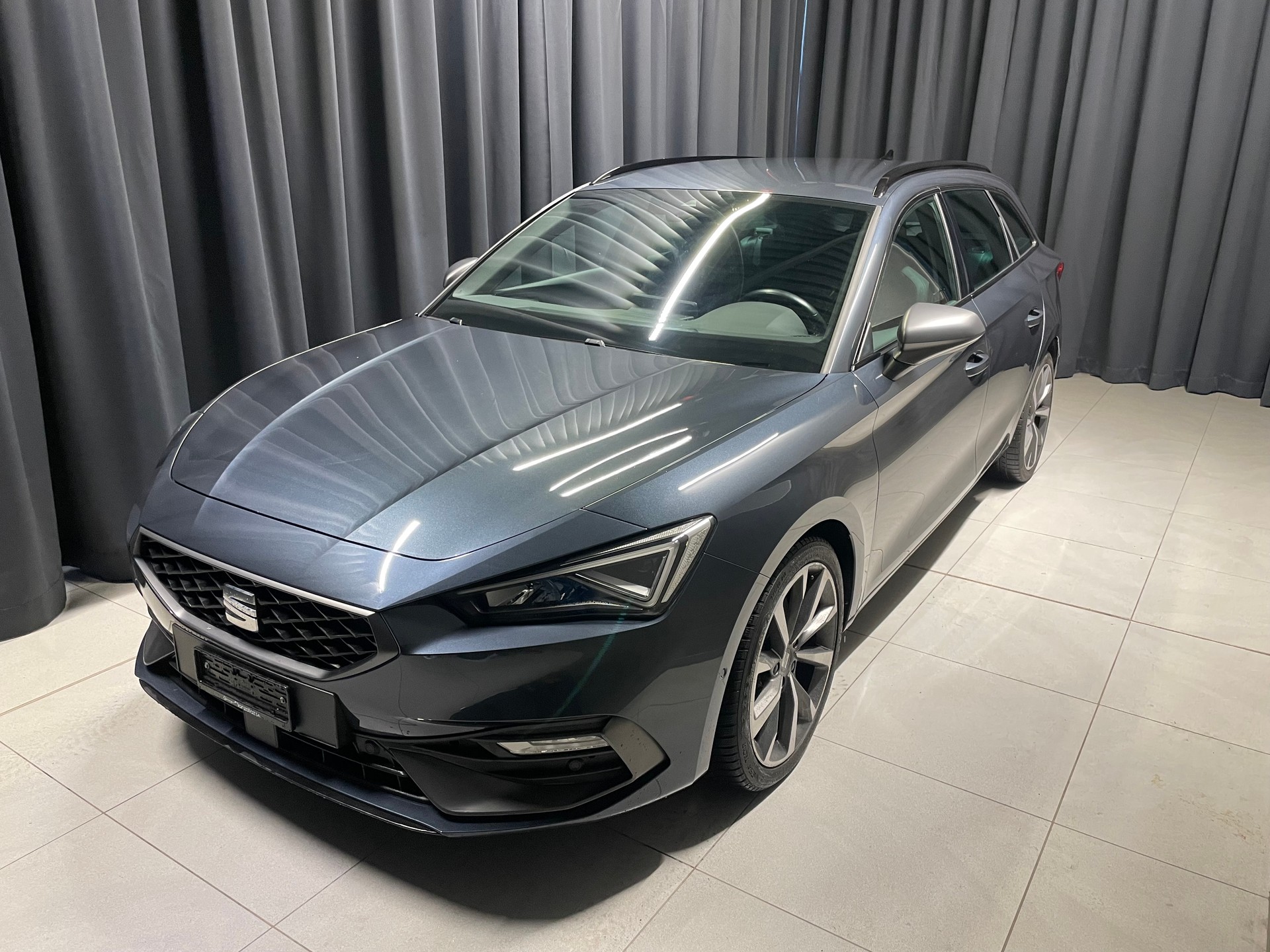 SEAT Leon ST 1.5 eTSI mHEV DSG FR (18)-showroom-element-2