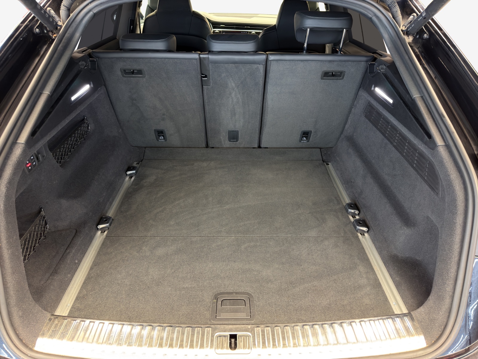 AUDI SQ8 TFSI quattro tiptronic-image-12