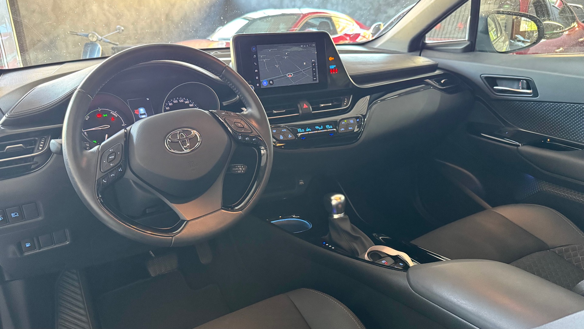TOYOTA C-HR-image-4