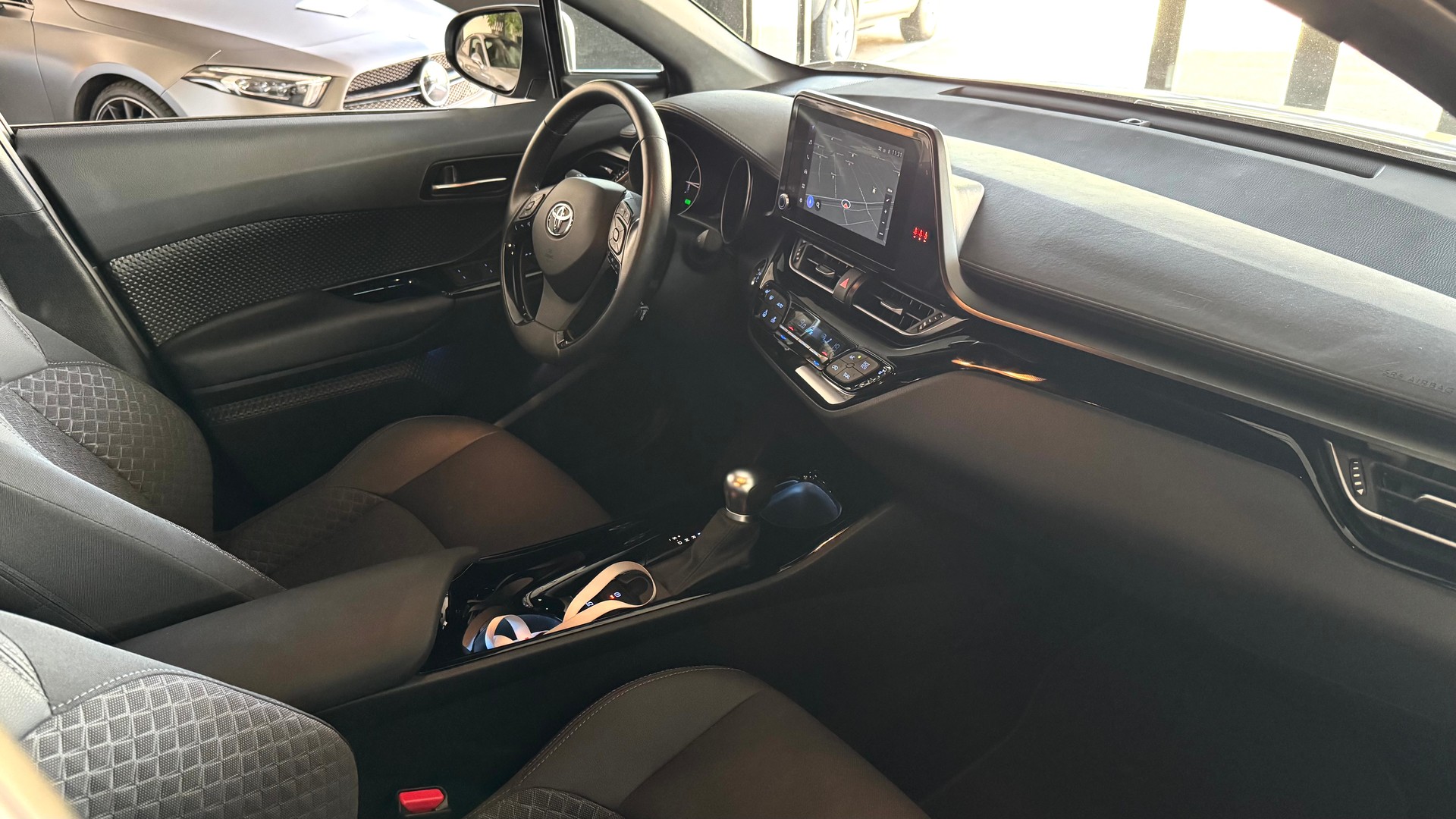 TOYOTA C-HR-image-8