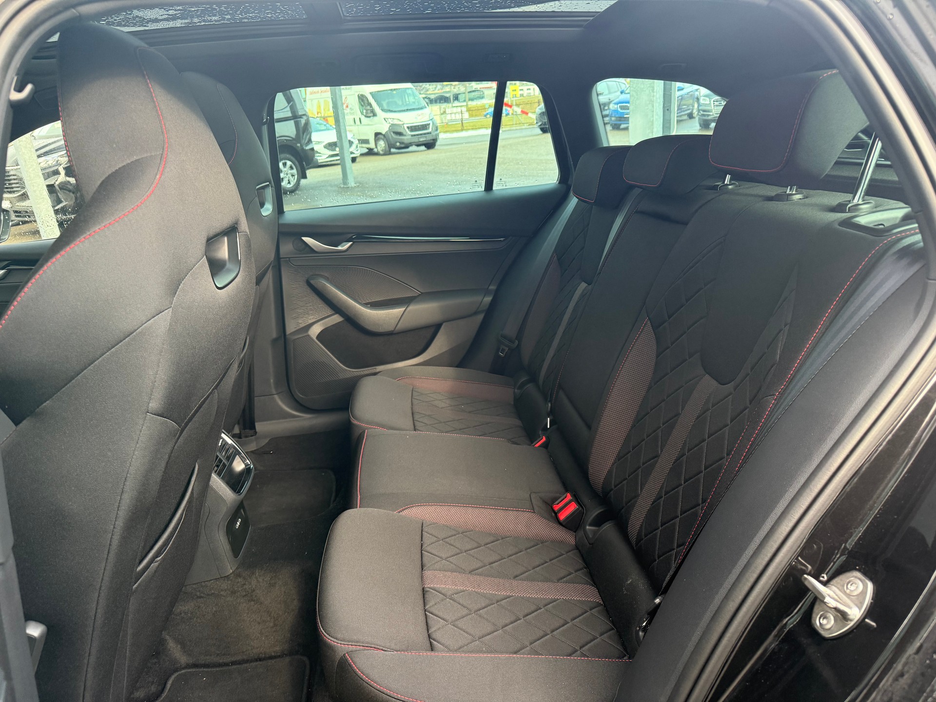 SKODA Octavia Combi 2.0 TSI RS DSG-image-5