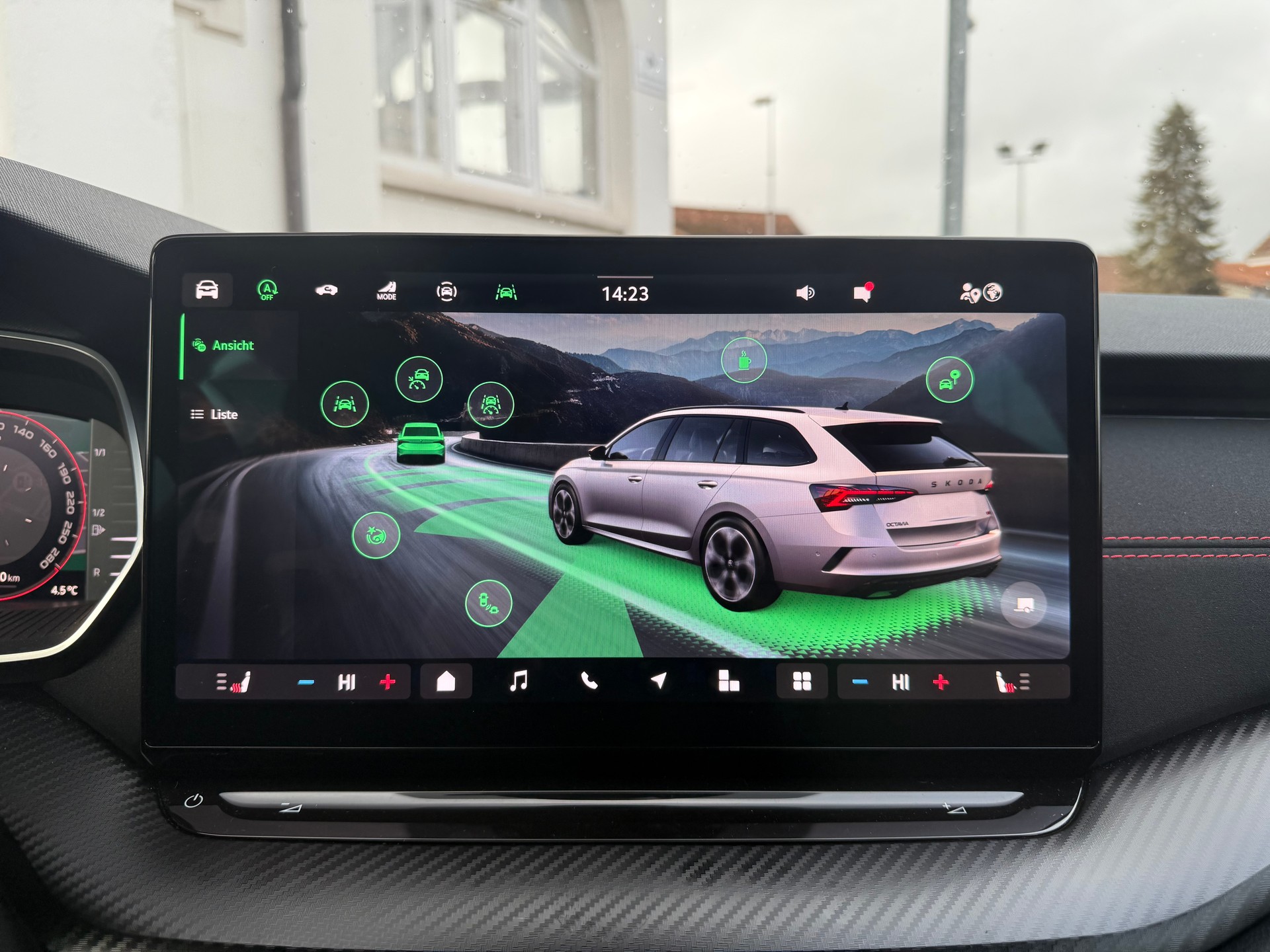 SKODA Octavia Combi 2.0 TSI RS DSG-image-13