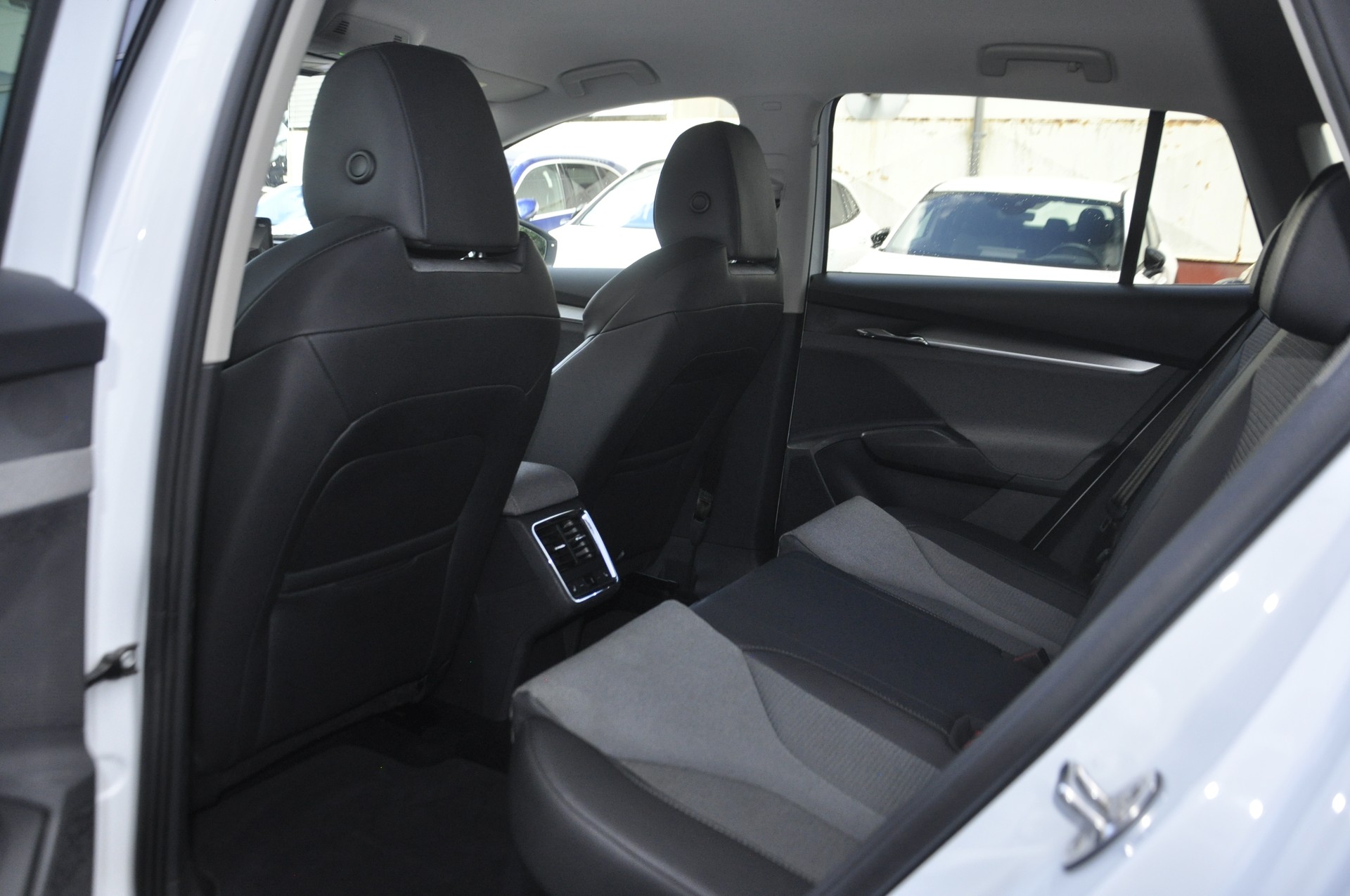 SKODA Enyaq iV 80-image-6