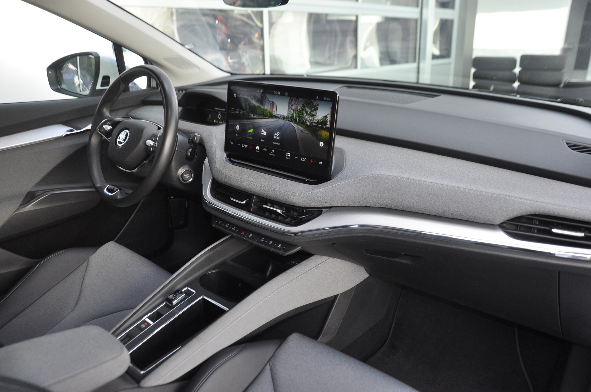 SKODA Enyaq iV 80-image-8