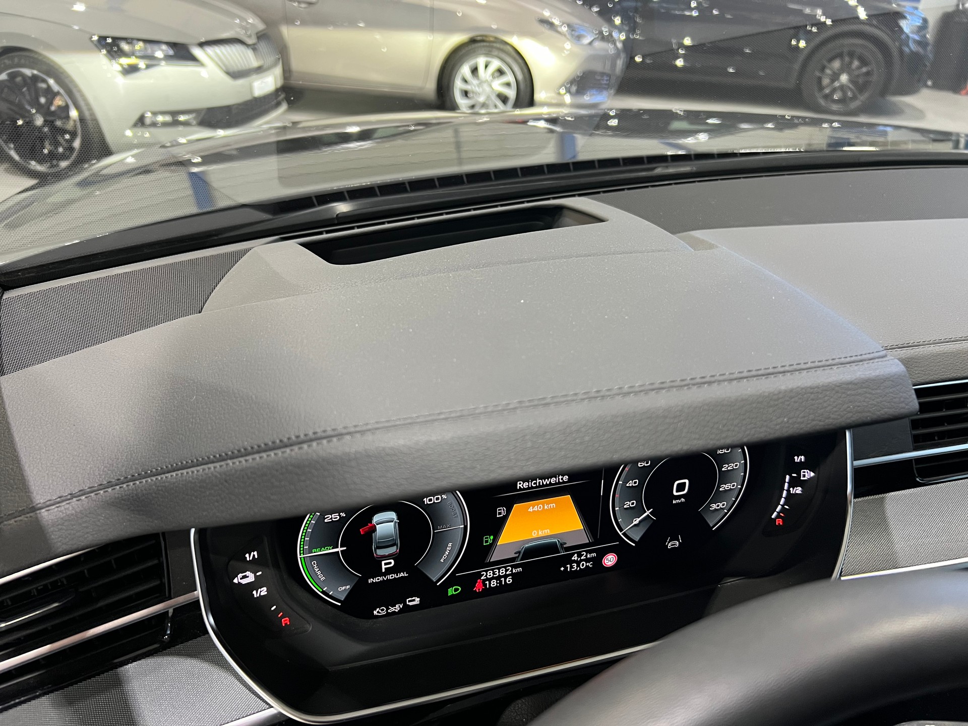 AUDI A8 60 TFSI e qu S-Line**Panodach,5-Jahre Garantie,Matrix,S-Sportsitze,Luftfahrwerk**Np CHF 178'240.-**-image-10