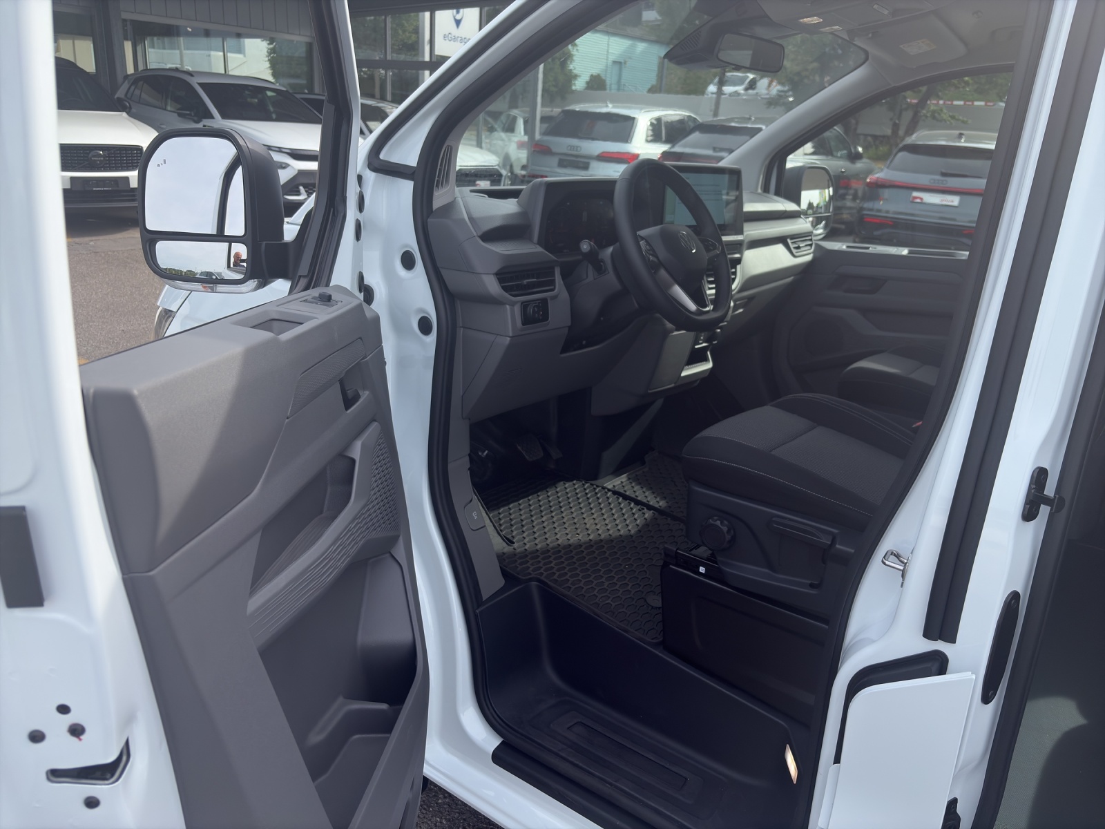 VW Caravelle 3100 2.0 TDI 150 Basis-image-4