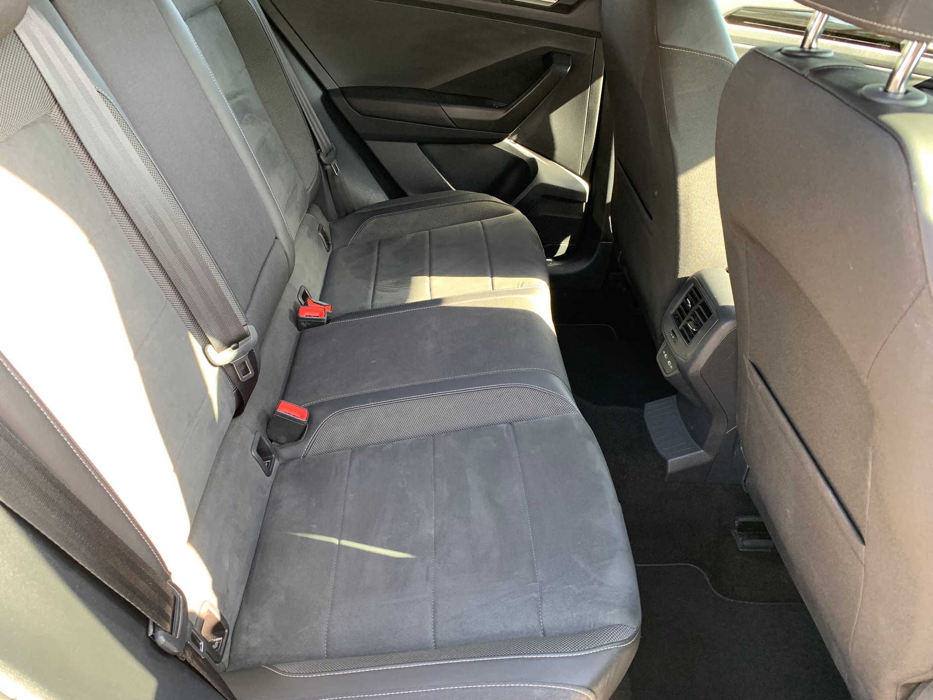 VW T-Roc 2.0 TSI R-Line DSG 4Motion-image-12
