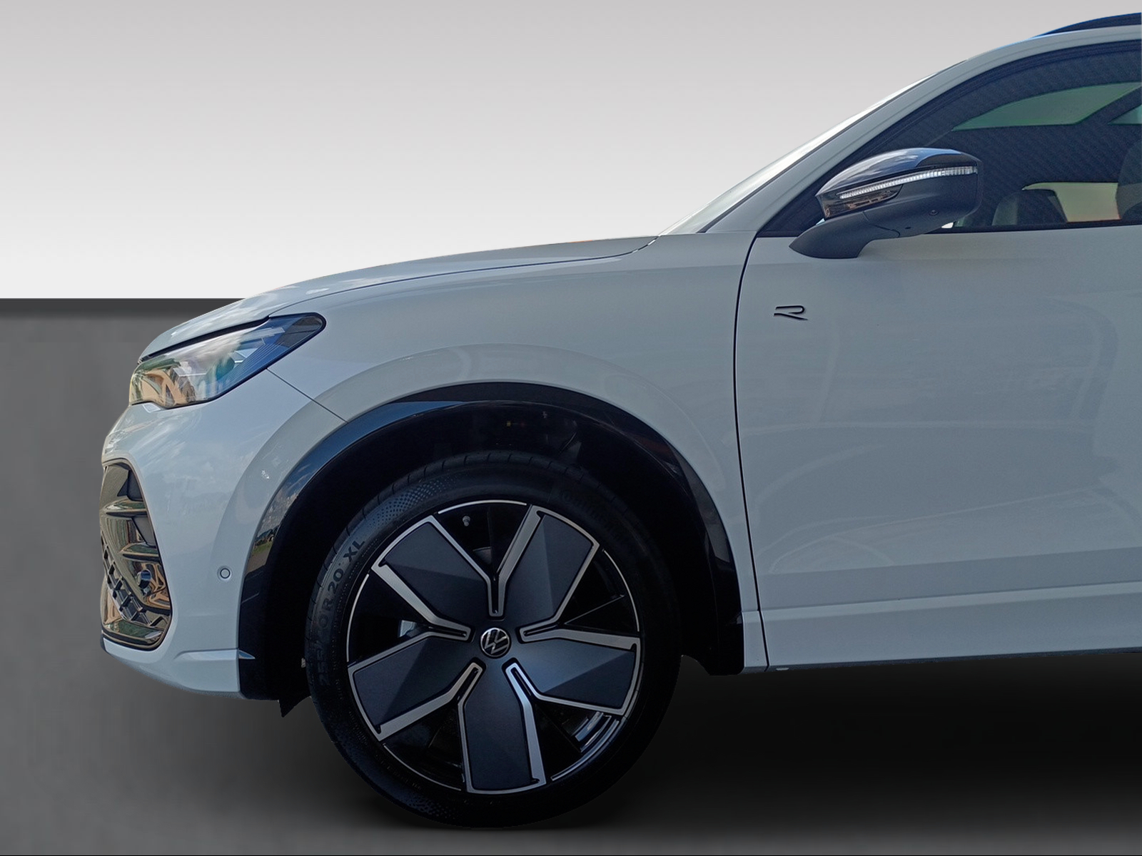 VW Tiguan 2.0 TSI DSG R-Line Plus 4Motion-showroom-element-2