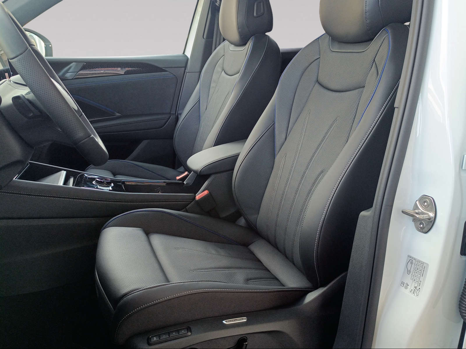 VW Tiguan 2.0 TSI DSG R-Line Plus 4Motion-image-7