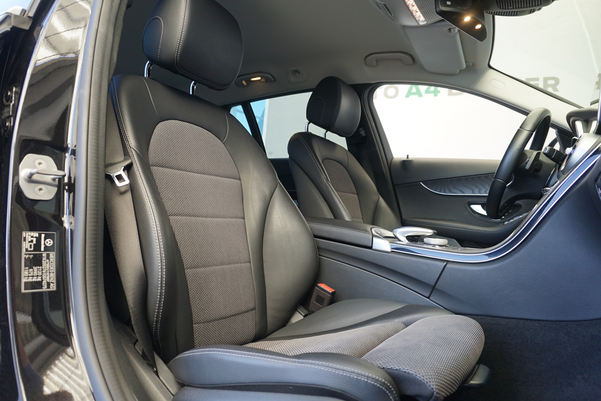 MERCEDES-BENZ C 180 T Avantgarde 156PS Automat Kombi mit AHK für 1,8t.!!-image-19