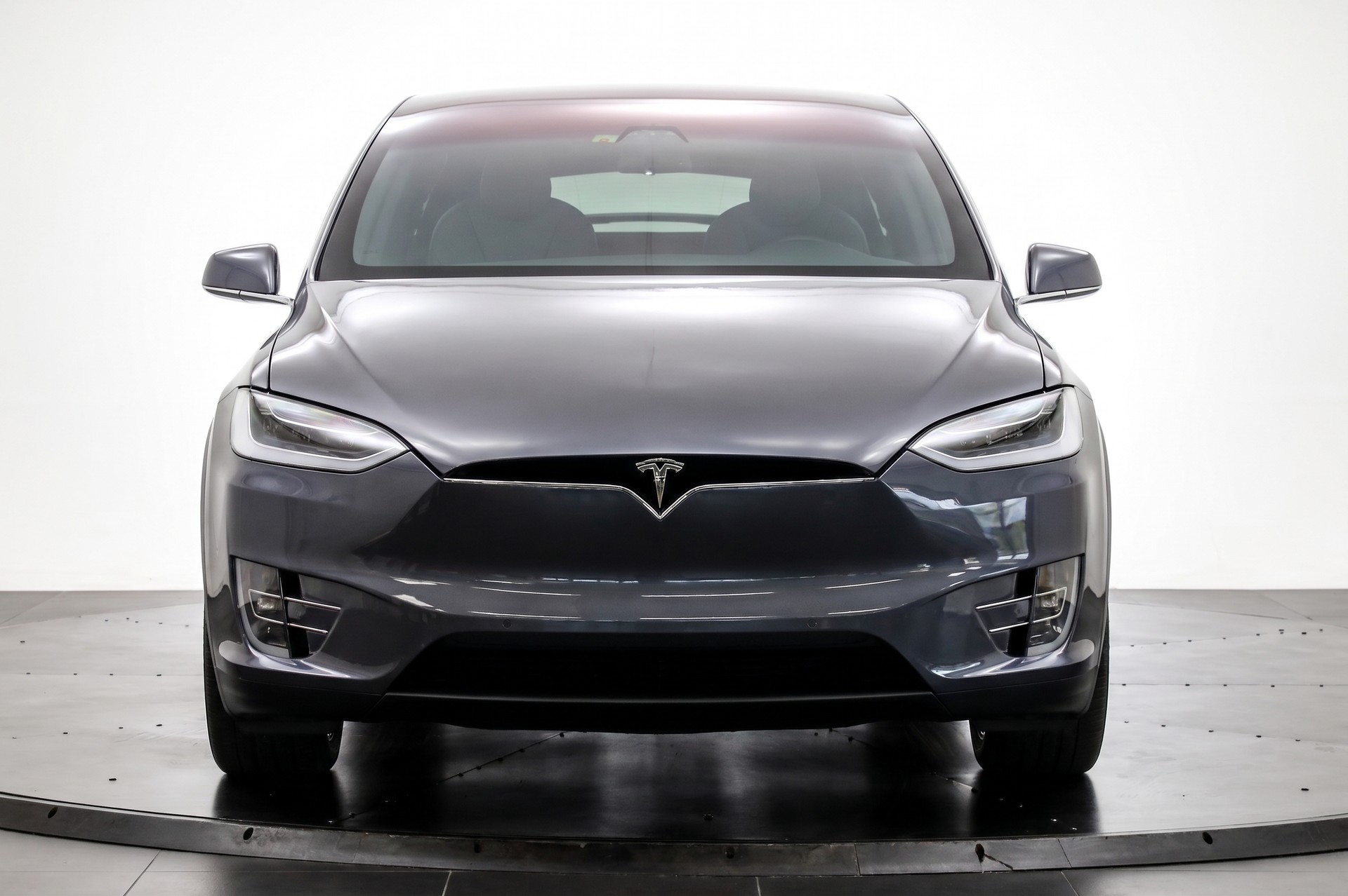 TESLA Model X 90 D-showroom-element-1