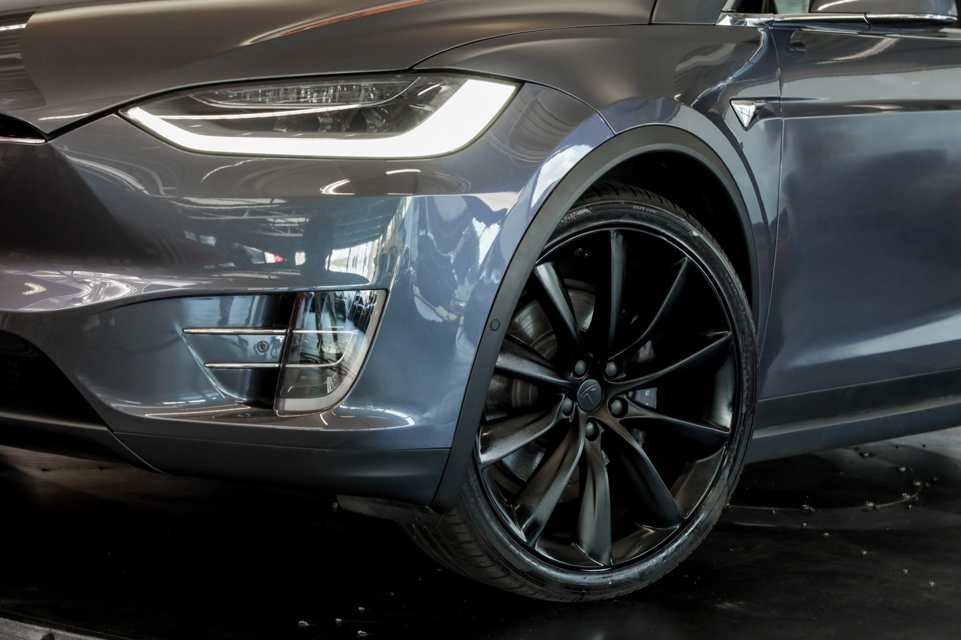TESLA Model X 90 D-image-5