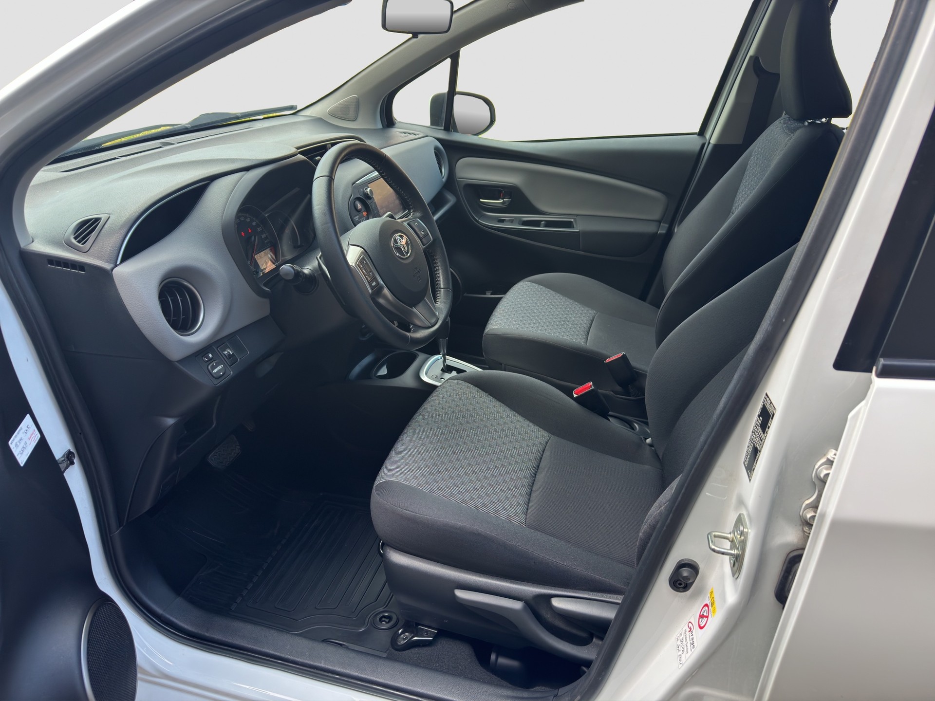 TOYOTA Yaris 1.33 Swiss Trend Multidrive S-image-9