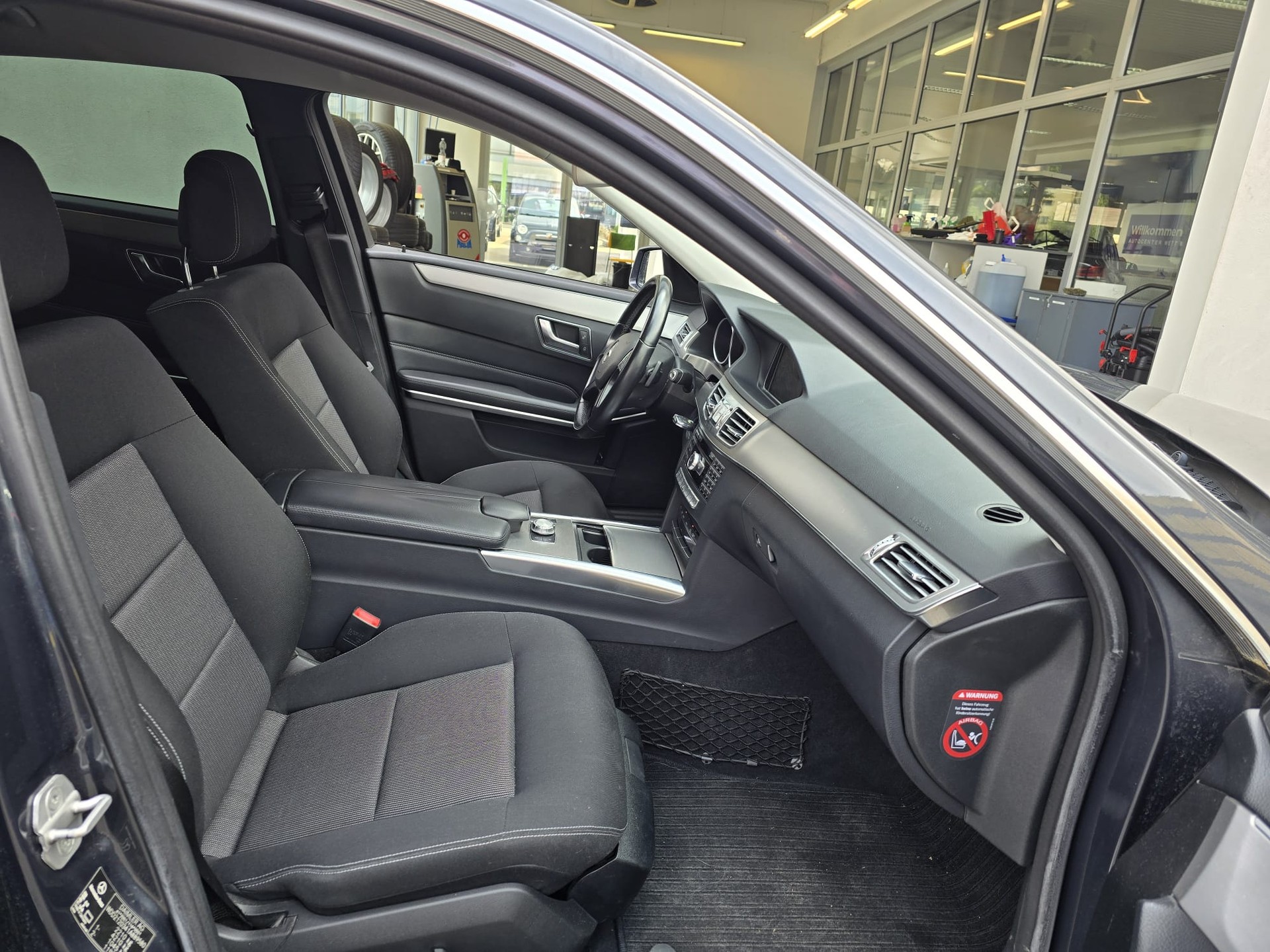 MERCEDES-BENZ E 200 Avantgarde 7G-Tronic-image-18