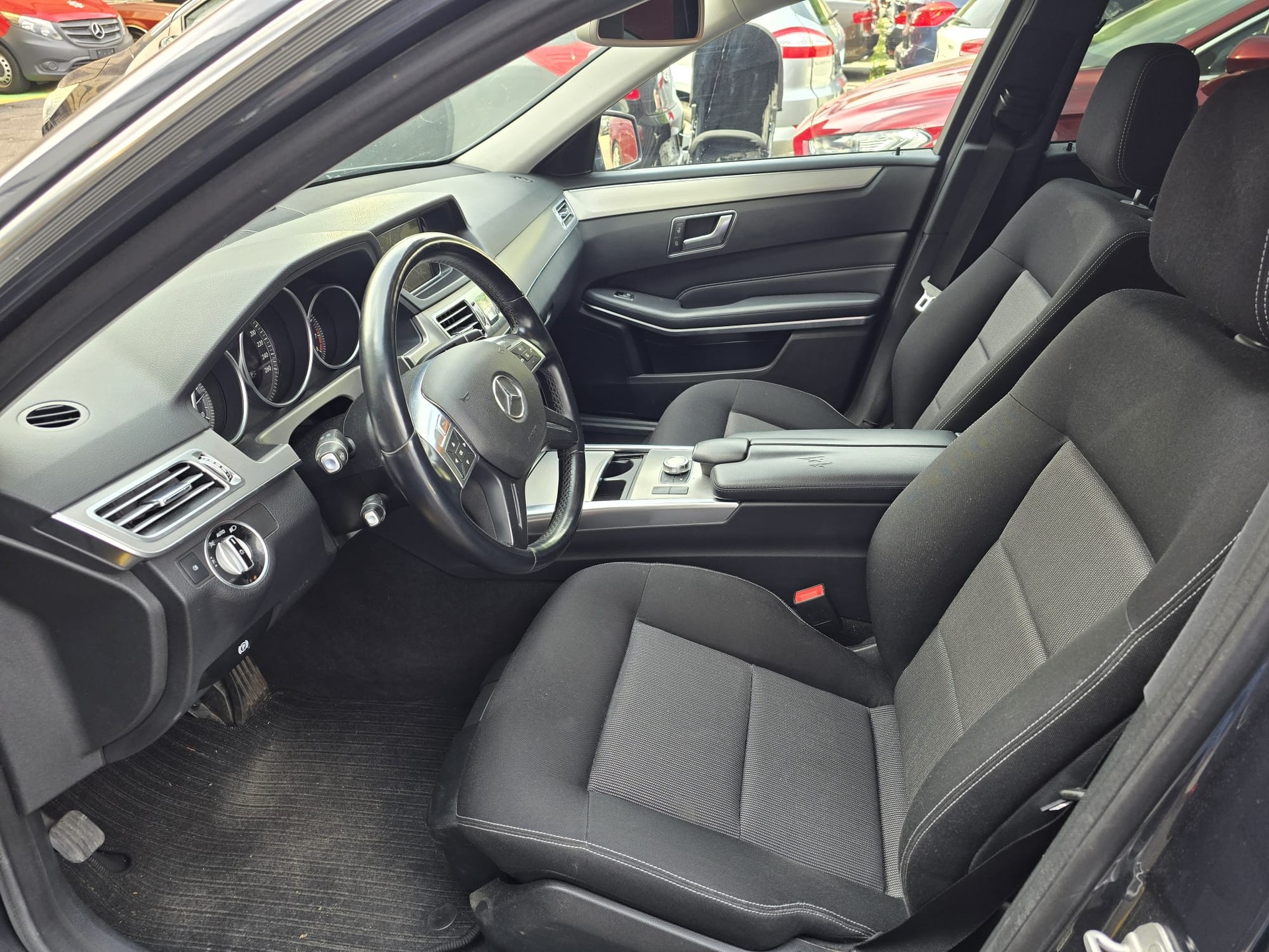 MERCEDES-BENZ E 200 Avantgarde 7G-Tronic-image-17