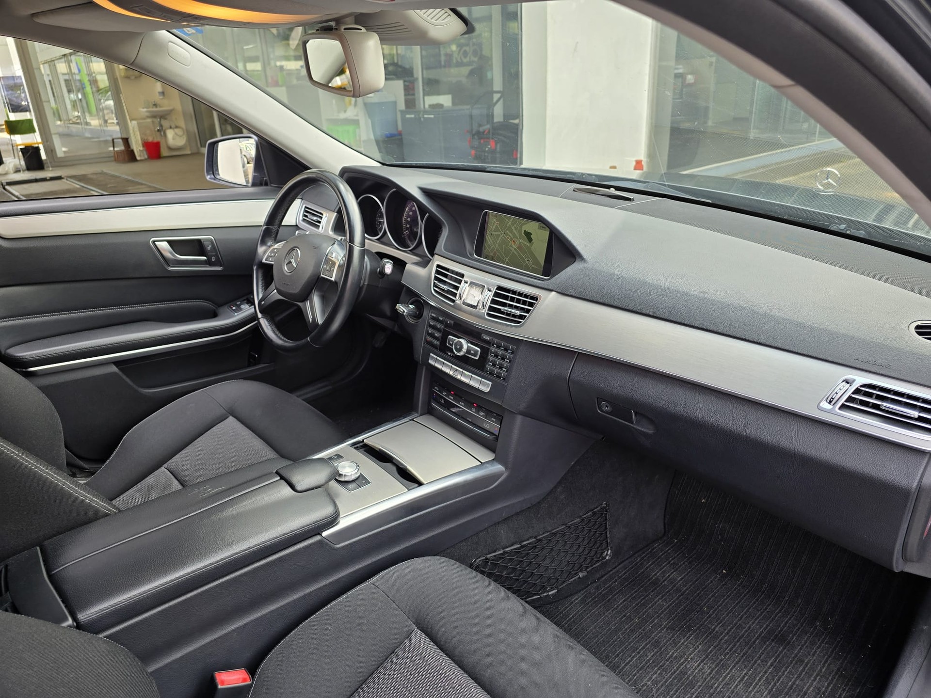 MERCEDES-BENZ E 200 Avantgarde 7G-Tronic-image-16
