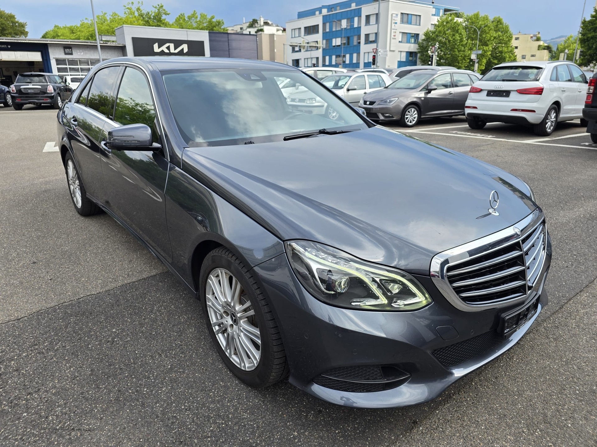 MERCEDES-BENZ E 200 Avantgarde 7G-Tronic-showroom-element-2